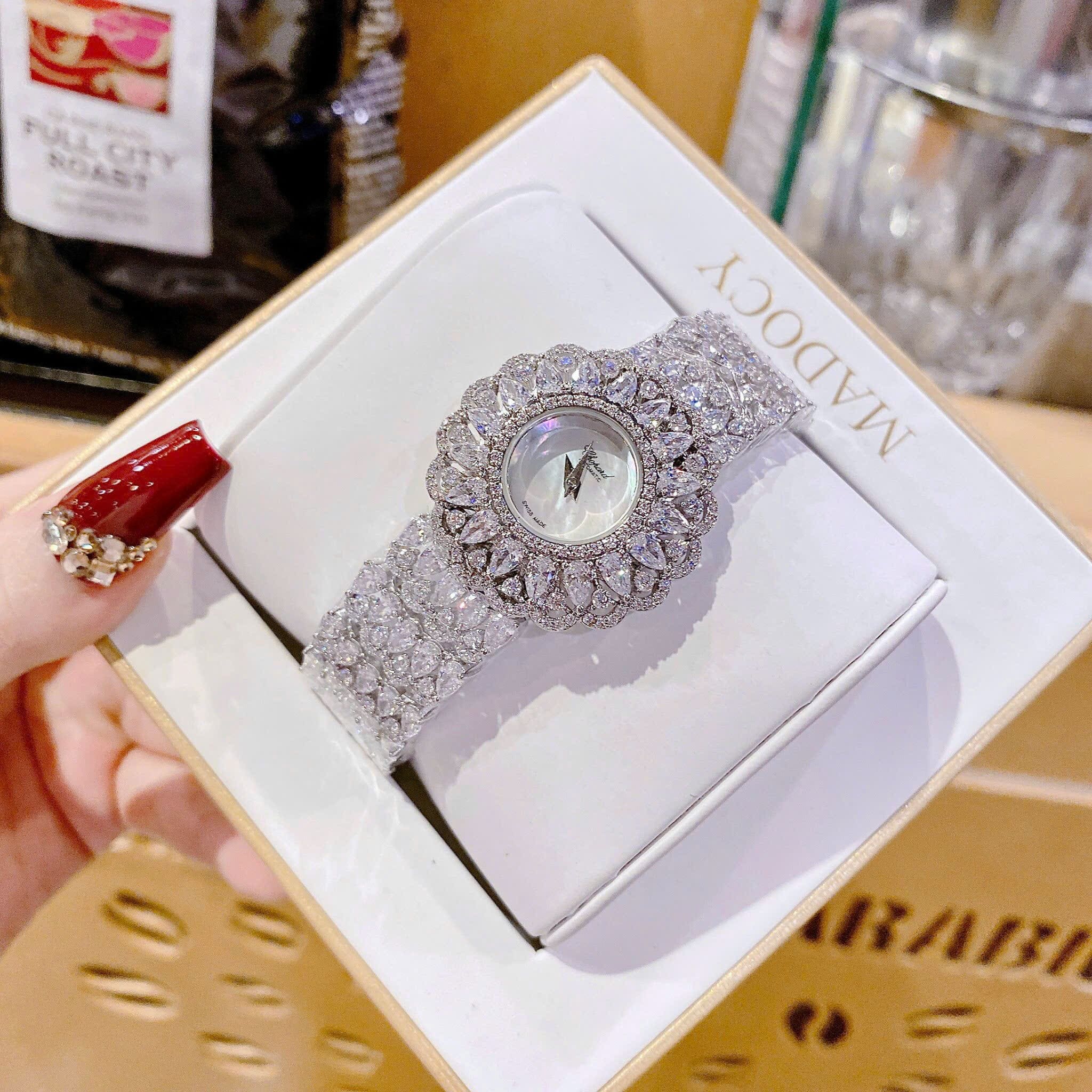 Đồng Hồ Chopard Bông Hoa |Nữ Giới |Mặt Xà Cừ |Dây Kim Loại Đính Đá |Máy Pin (Quartz) |Size 32mm |donghogiatot.vn