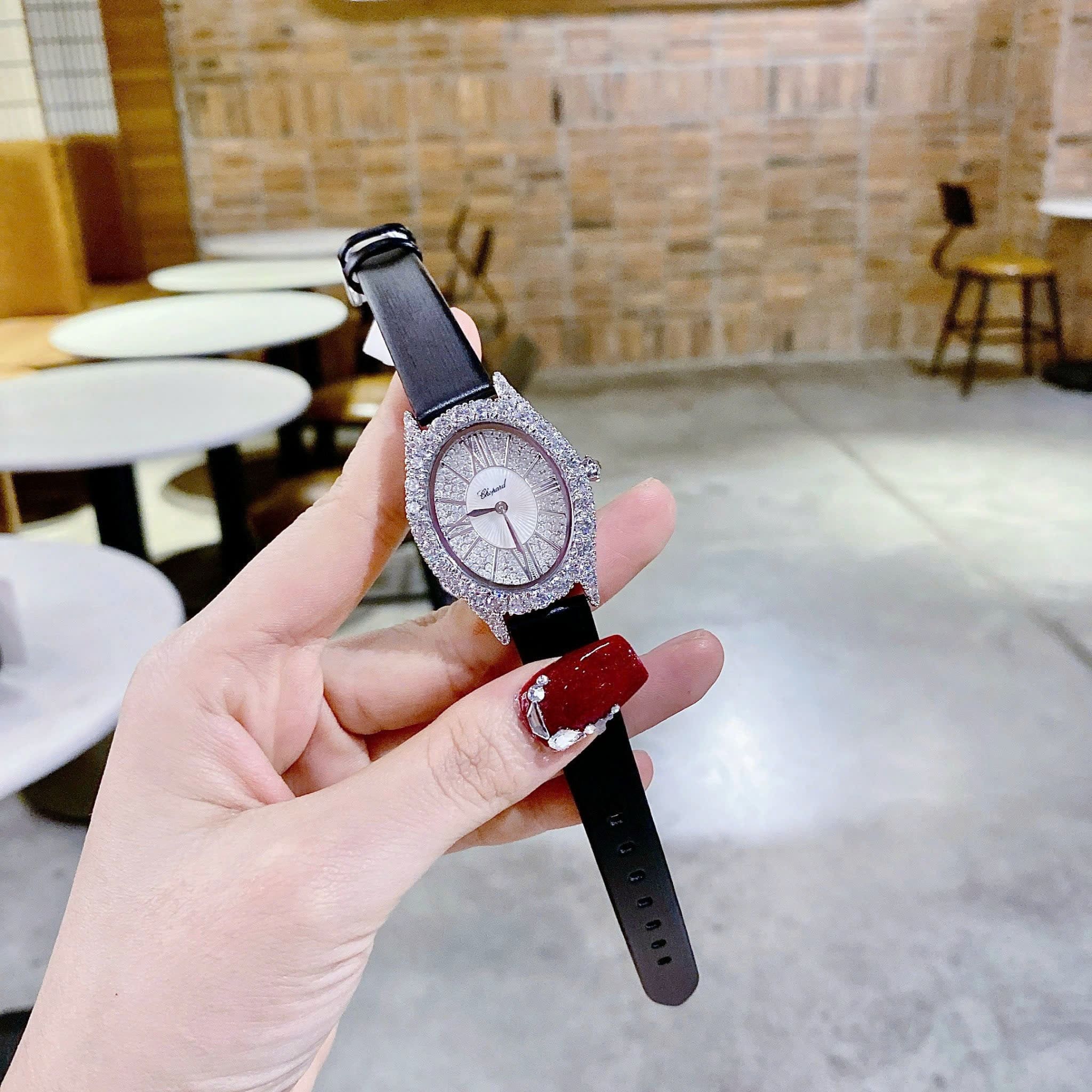 Đồng Hồ Chopard Mặt Elip |Nữ Giới |Full Đá Swarovski |Dây Da Đen |Máy Pin (Quartz) |Size 32mm |donghogiatot.vn