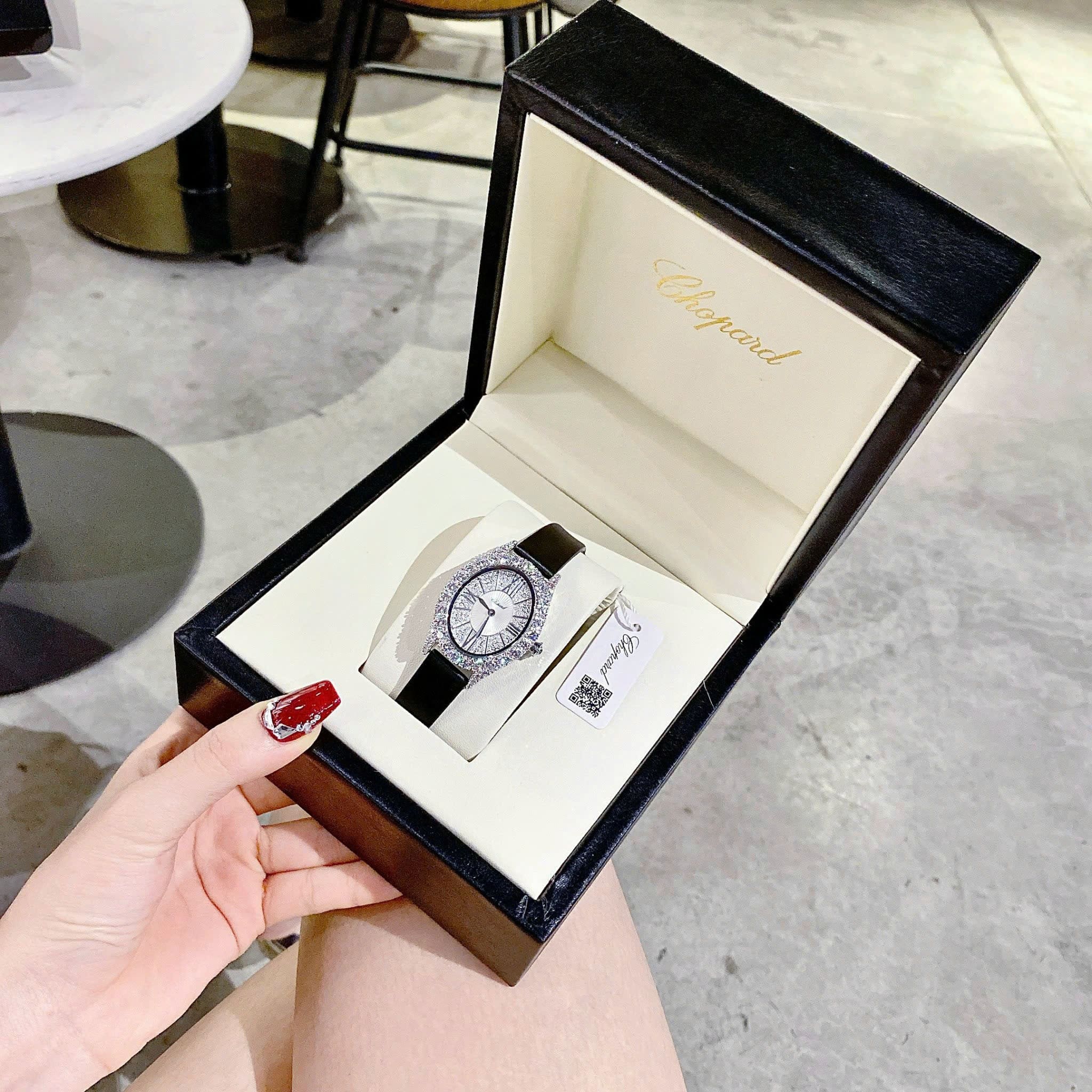 Đồng Hồ Chopard Mặt Elip |Nữ Giới |Full Đá Swarovski |Dây Da Đen |Máy Pin (Quartz) |Size 32mm |donghogiatot.vn