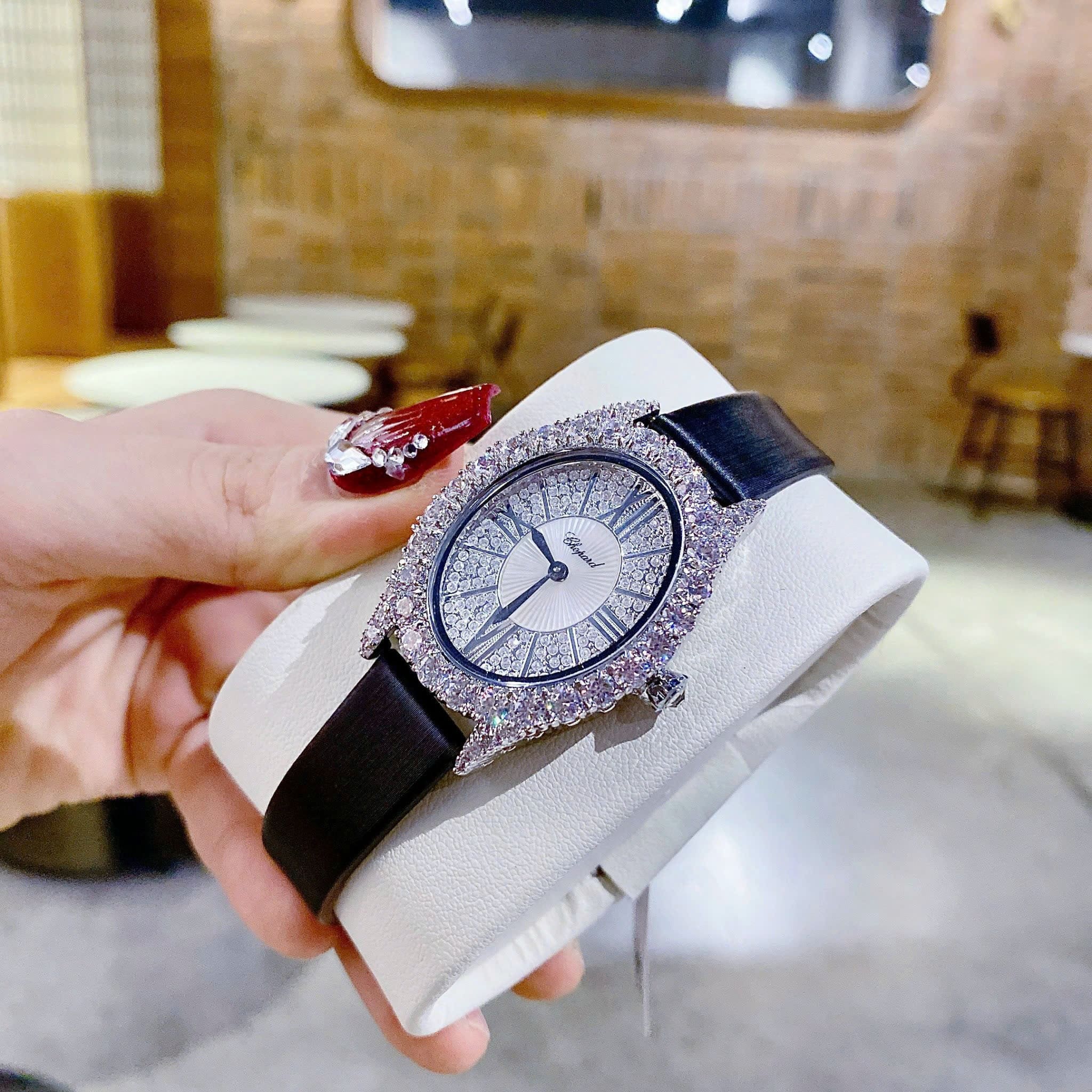 Đồng Hồ Chopard Mặt Elip |Nữ Giới |Full Đá Swarovski |Dây Da Đen |Máy Pin (Quartz) |Size 32mm |donghogiatot.vn