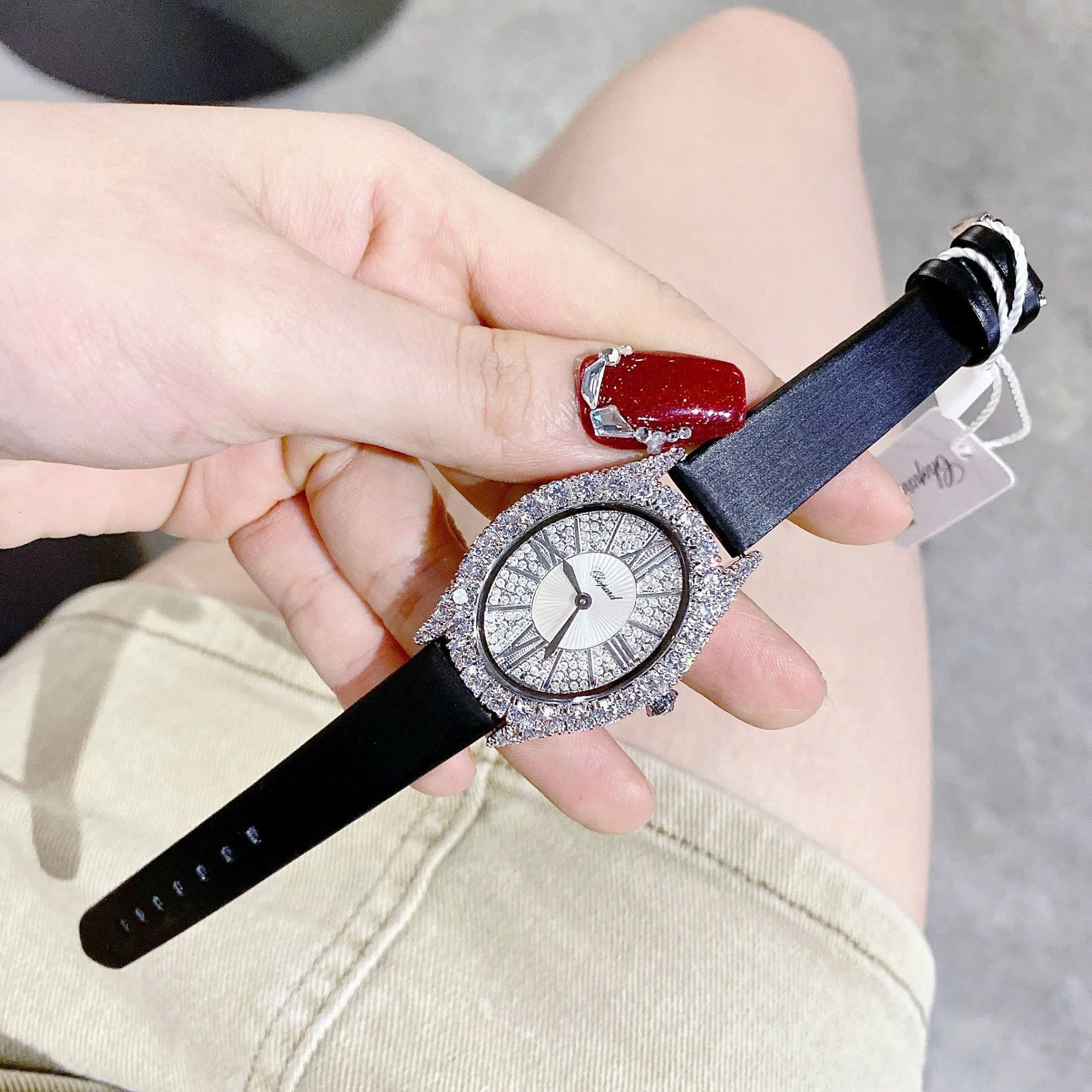 Đồng Hồ Chopard Mặt Elip |Nữ Giới |Full Đá Swarovski |Dây Da Đen |Máy Pin (Quartz) |Size 32mm |donghogiatot.vn