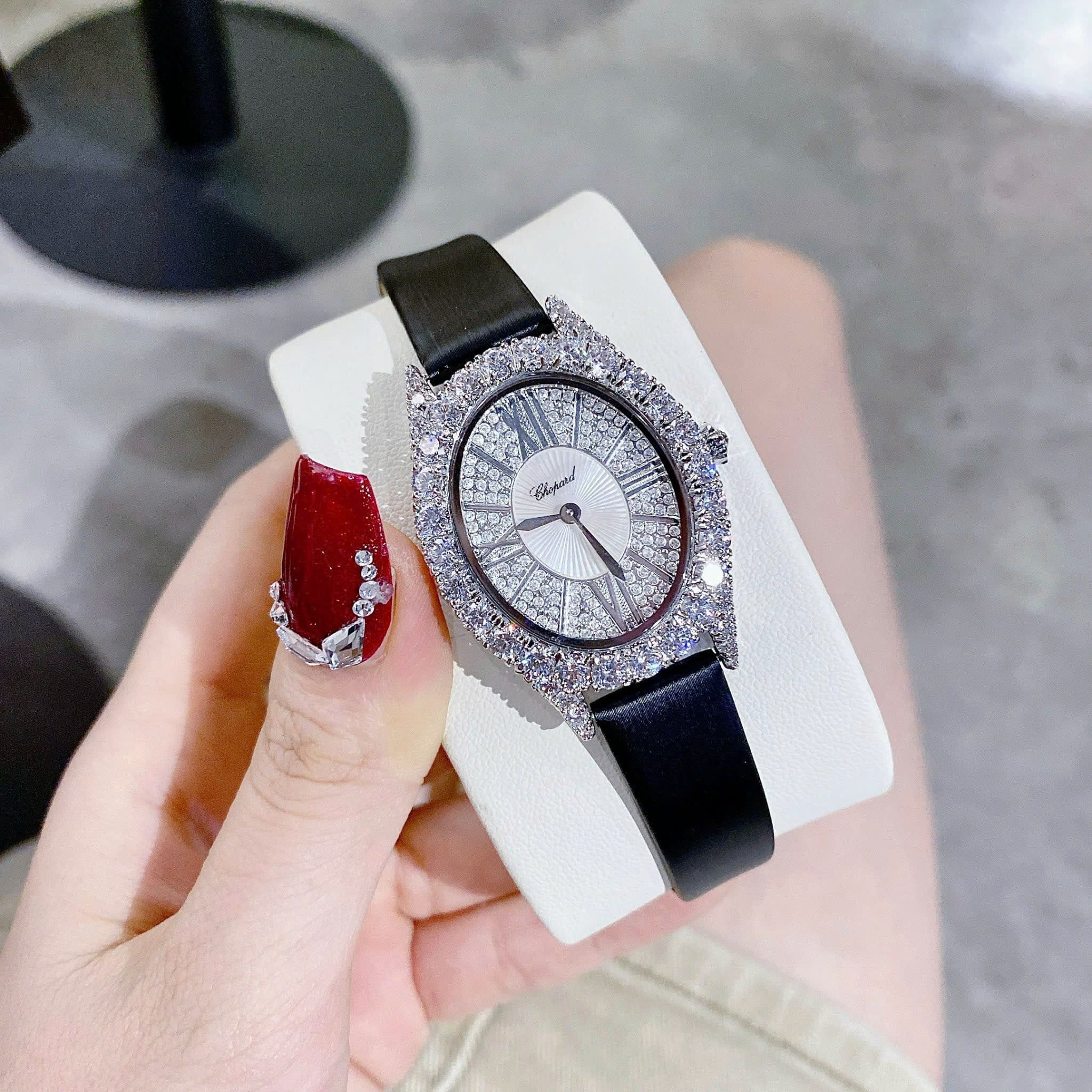 Đồng Hồ Chopard Mặt Elip |Nữ Giới |Full Đá Swarovski |Dây Da Đen |Máy Pin (Quartz) |Size 32mm |donghogiatot.vn