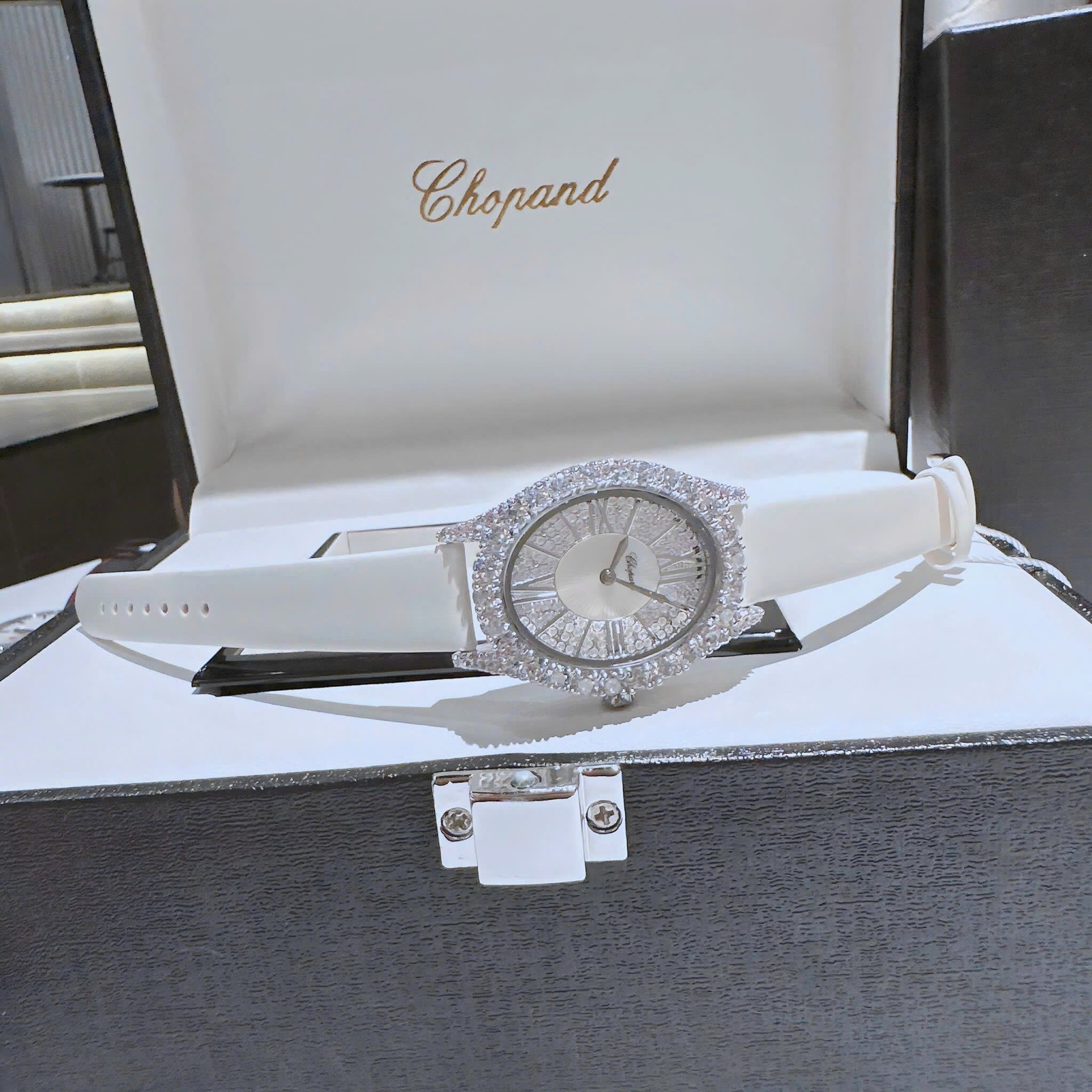 Đồng Hồ Chopard Mặt Elip |Nữ Giới |Full Đá Swarovski |Dây Da Trắng |Máy Pin (Quartz) |Size 32mm |donghogiatot.vn