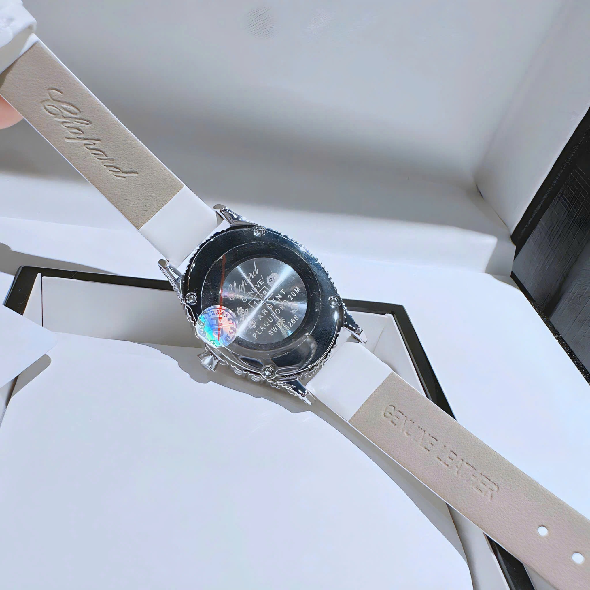 Đồng Hồ Chopard Mặt Elip |Nữ Giới |Full Đá Swarovski |Dây Da Trắng |Máy Pin (Quartz) |Size 32mm |donghogiatot.vn