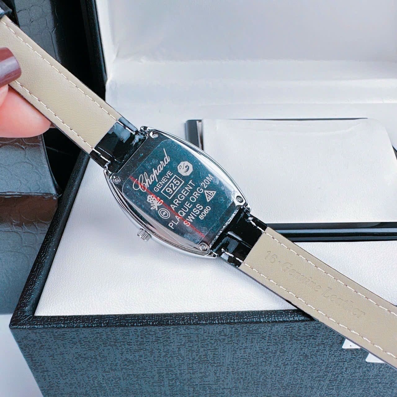 Đồng Hồ Chopard Mặt Oval |Nữ Giới |Đính Đá Swarovski |Dây Da Đen |Máy Pin (Quartz) |Size 34mm |donghogiatot.vn