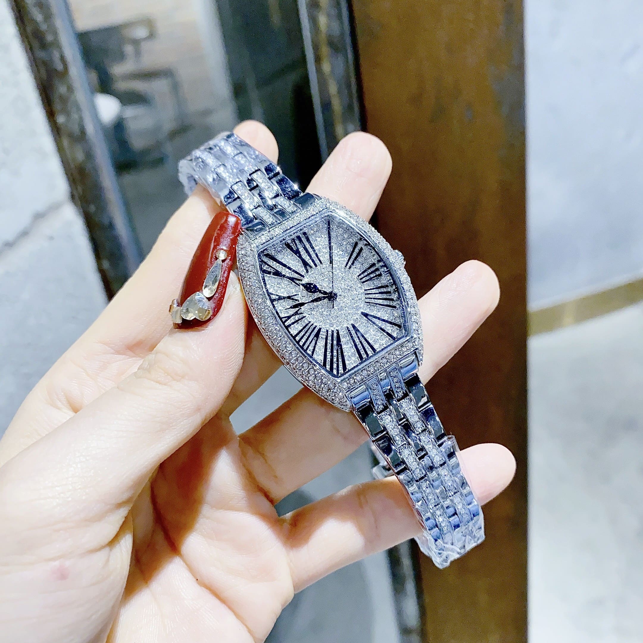 Đồng Hồ Chopard Mặt Oval |Nữ Giới |Đính Đá Swarovski |Dây Kim Loại Silver |Máy Pin (Quartz) |Size 34mm |donghogiatot.vn