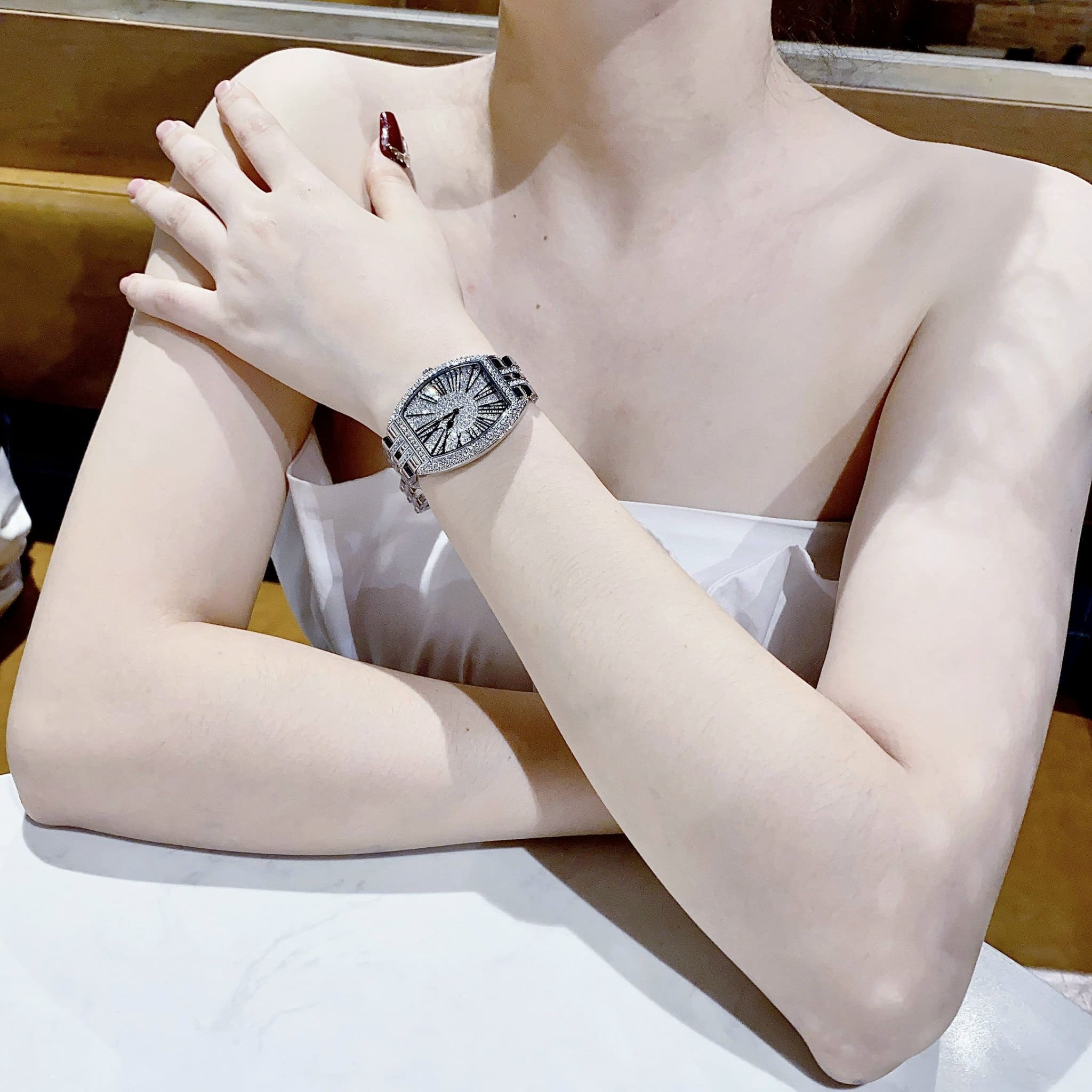 Đồng Hồ Chopard Mặt Oval |Nữ Giới |Đính Đá Swarovski |Dây Kim Loại Silver |Máy Pin (Quartz) |Size 34mm |donghogiatot.vn