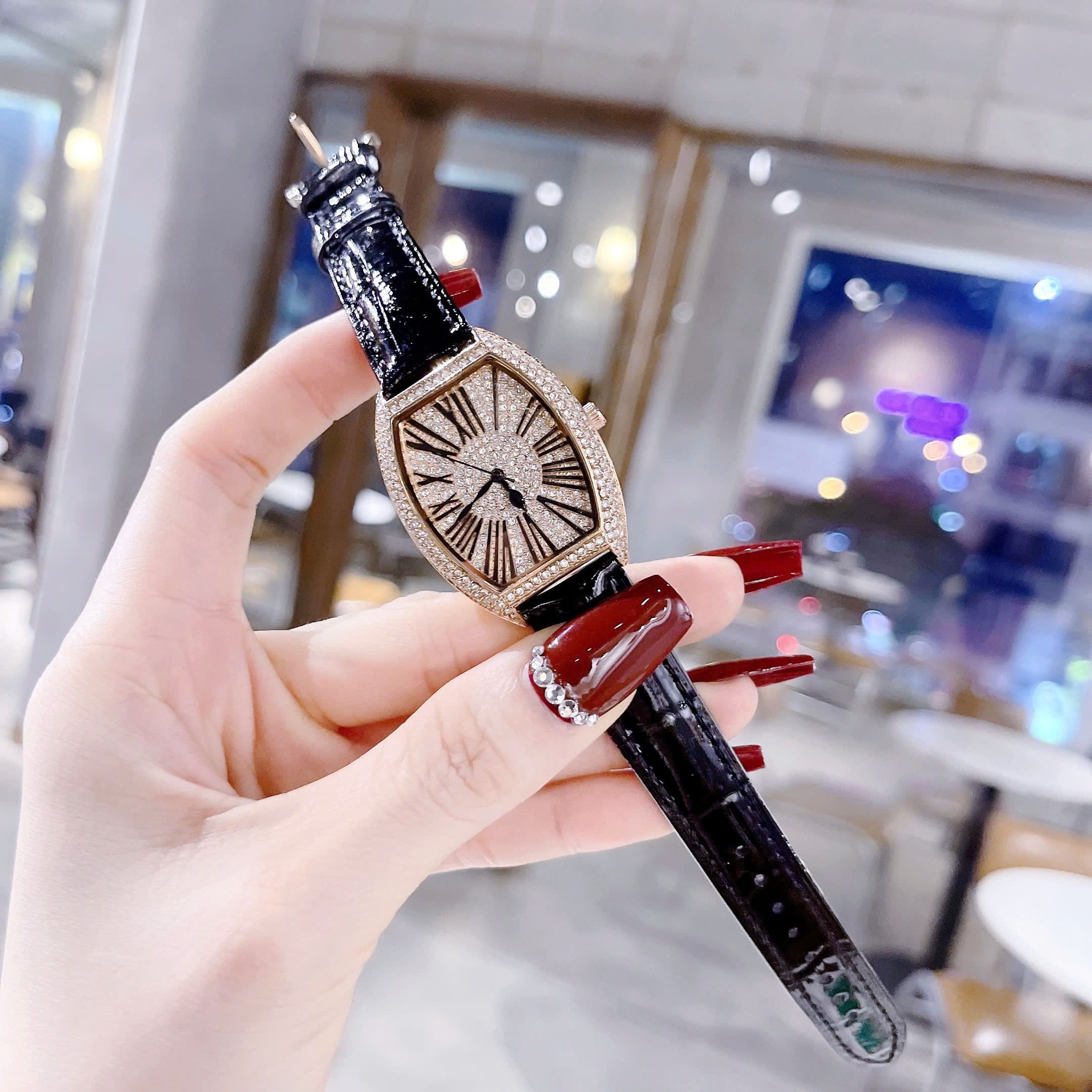 Đồng Hồ Chopard Mặt Oval |Nữ Giới |Đính Đá Rose Gold |Dây Da Đen |Máy Pin (Quartz) |Size 34mm |donghogiatot.vn