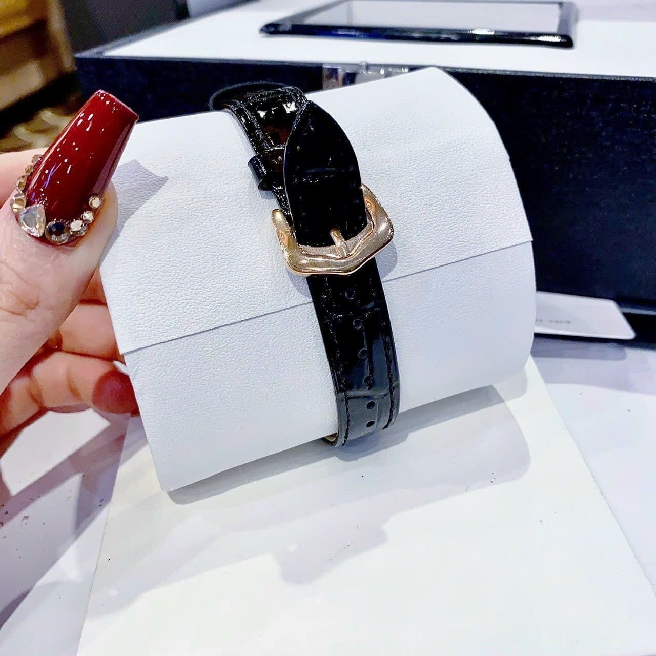 Đồng Hồ Chopard Mặt Oval |Nữ Giới |Đính Đá Rose Gold |Dây Da Đen |Máy Pin (Quartz) |Size 34mm |donghogiatot.vn