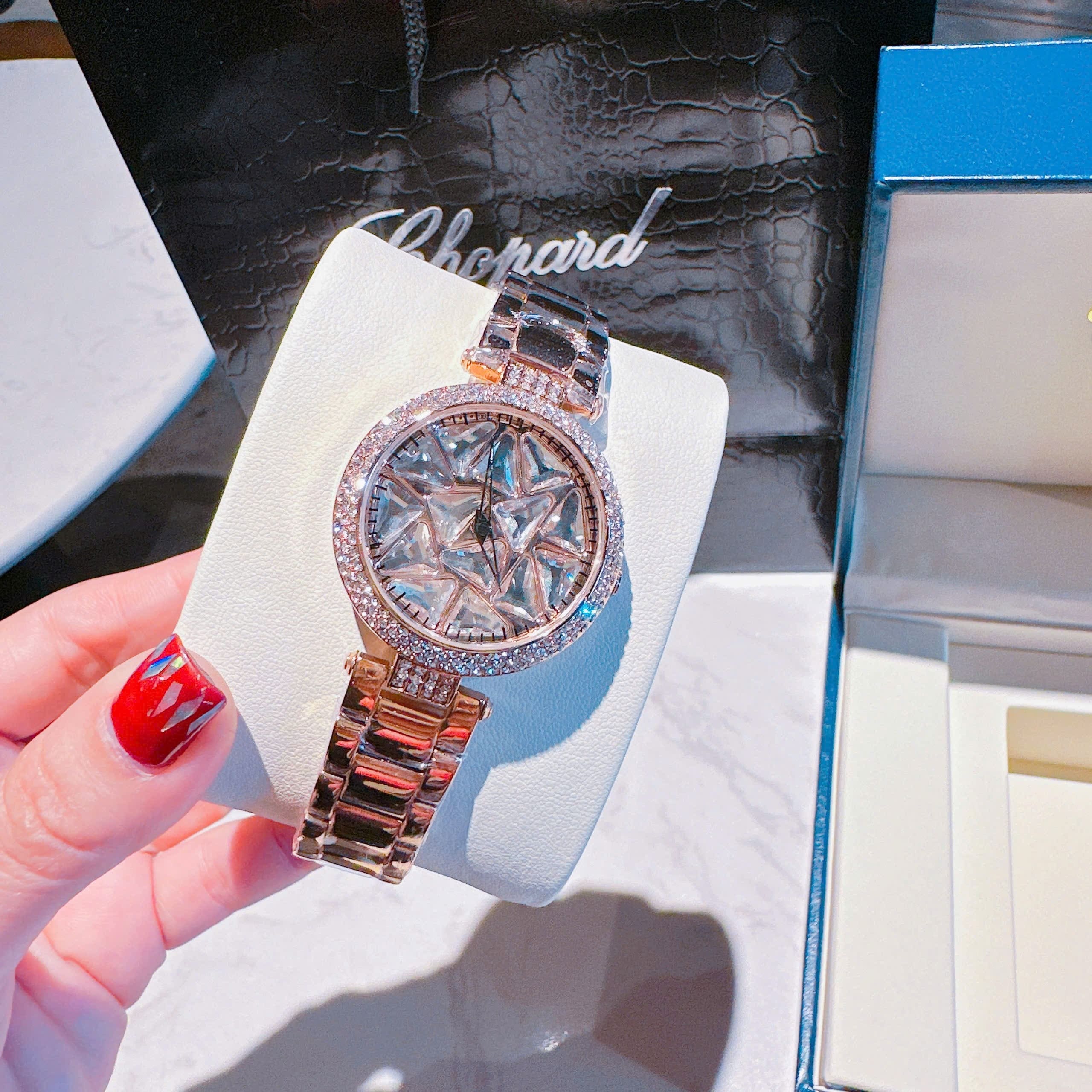 Đồng Hồ Chopard Mặt Xoay |Nữ Giới |Đính Pha Lê |Dây Kim Loại Rose Gold |Máy Pin (Quartz) |Size 35mm |donghogiatot.vn