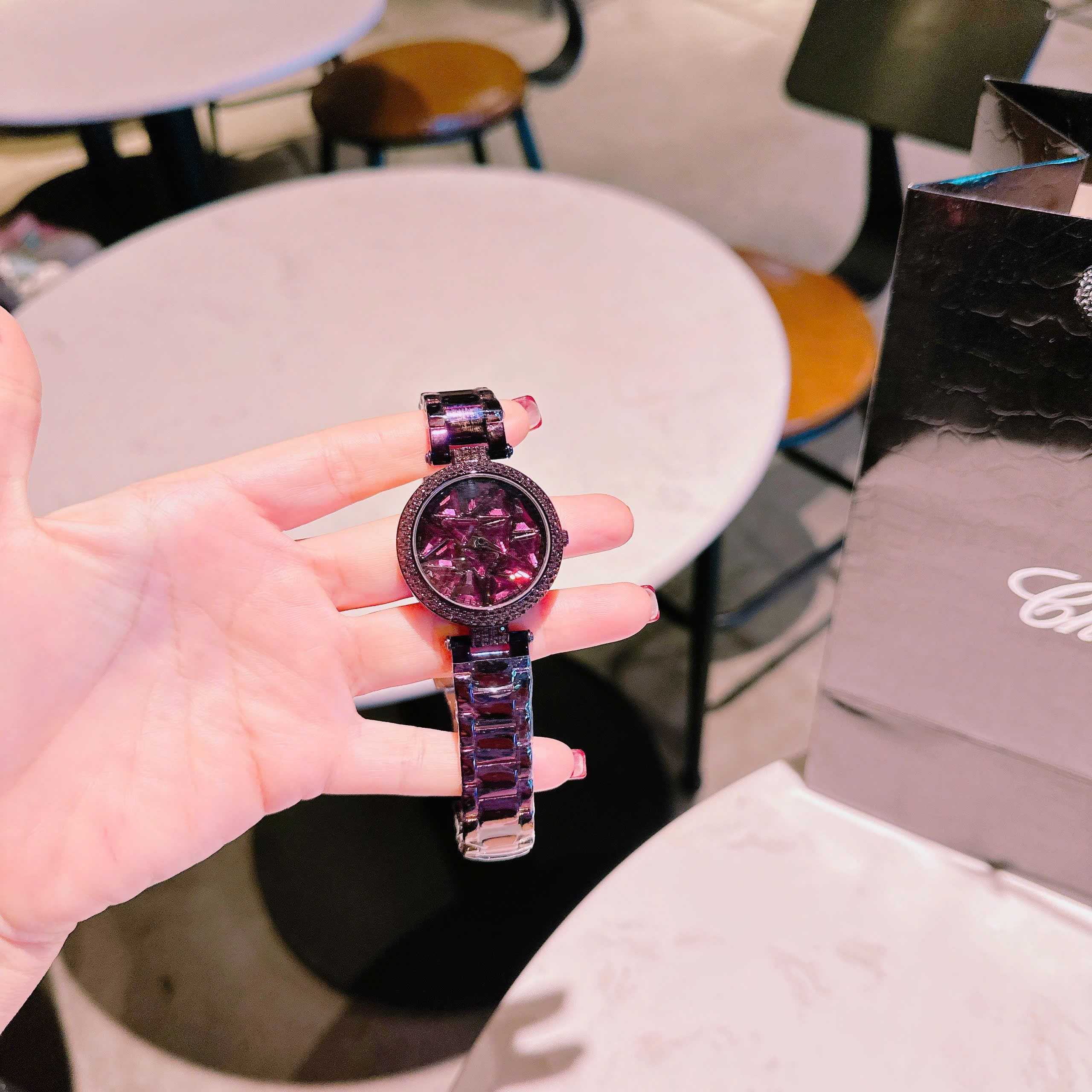 Đồng Hồ Chopard Mặt Xoay |Nữ Giới |Đính Pha Lê |Dây Kim Loại Tím |Máy Pin (Quartz) |Size 35mm |donghogiatot.vn