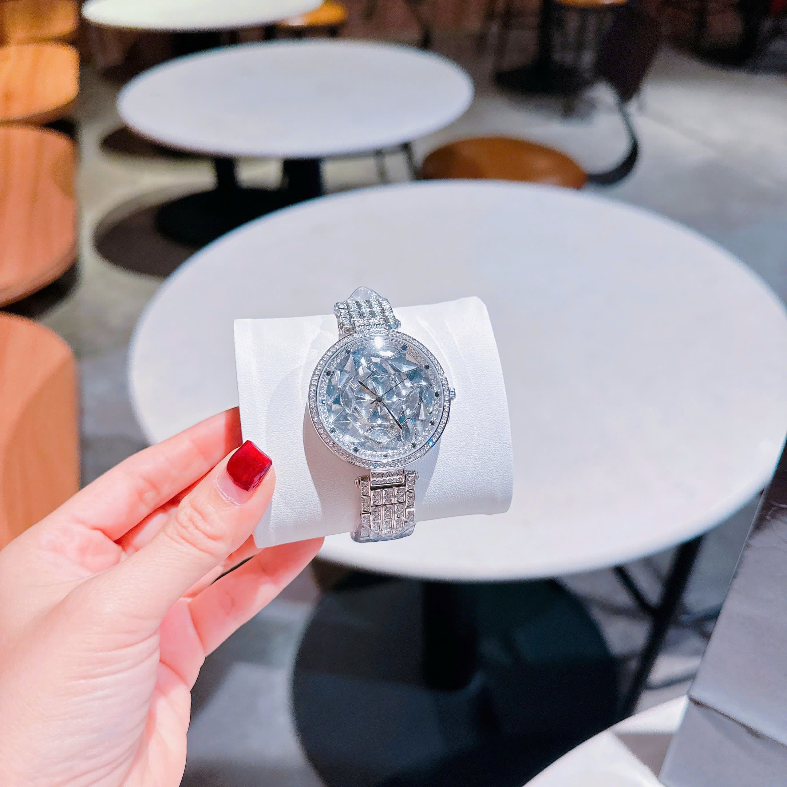 Đồng Hồ Chopard Full Pha Lê |Nữ Giới |Mặt Tròn |Dây Kim Loại Silver |Máy Pin (Quartz) |Size 38mm |donghogiatot.vn