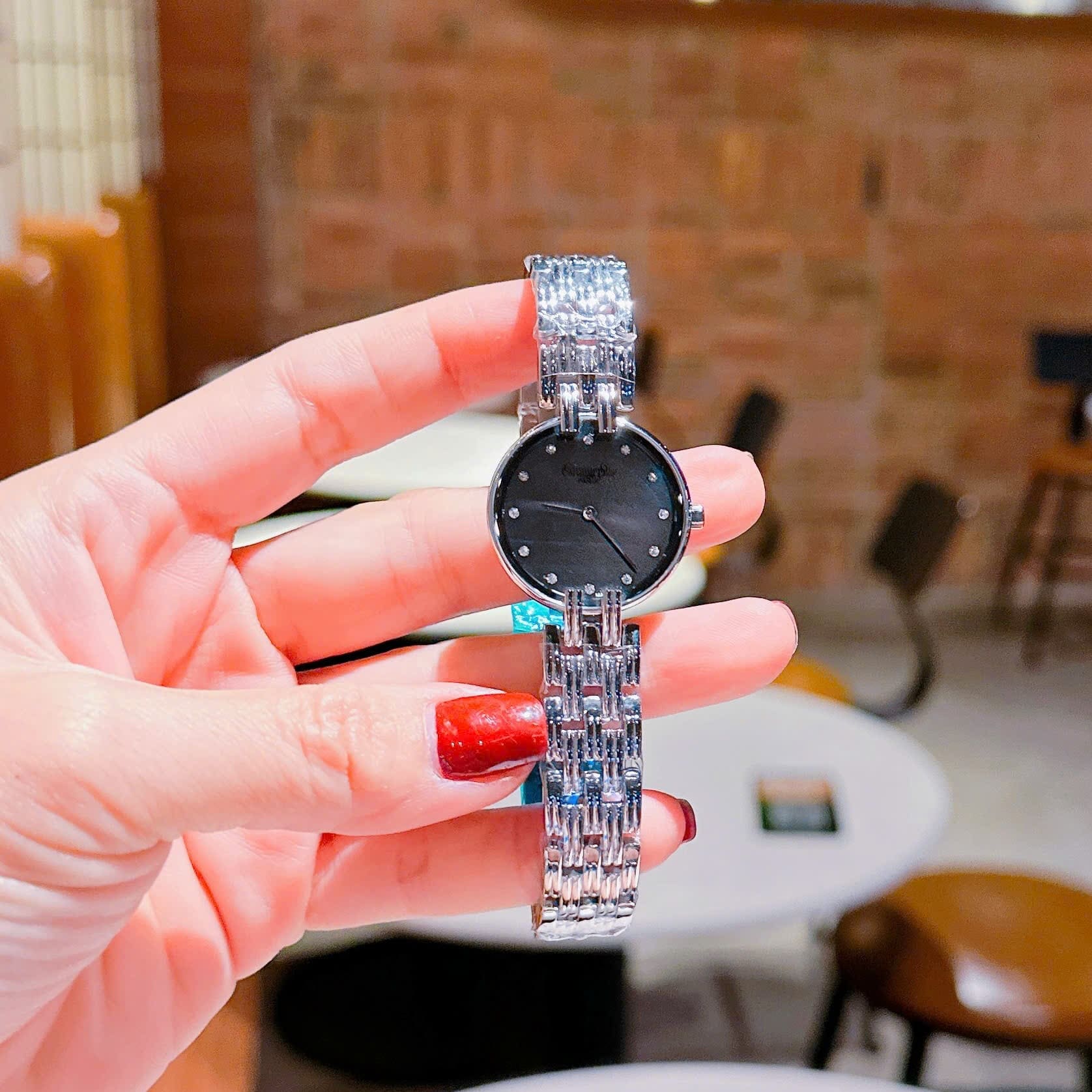 Đồng Hồ Christian Dior Đính Đá |Nữ Giới |Mặt Đen |Dây Kim Loại Silver |Máy Pin (Quartz) |Size 28mm |donghogiatot.vn