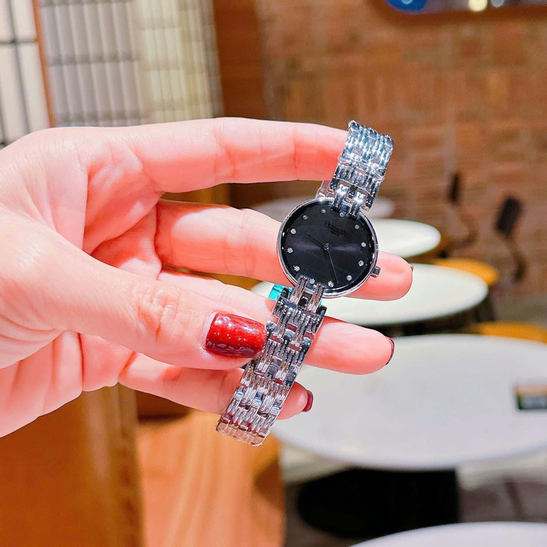 Đồng Hồ Christian Dior Đính Đá |Nữ Giới |Mặt Đen |Dây Kim Loại Silver |Máy Pin (Quartz) |Size 28mm |donghogiatot.vn