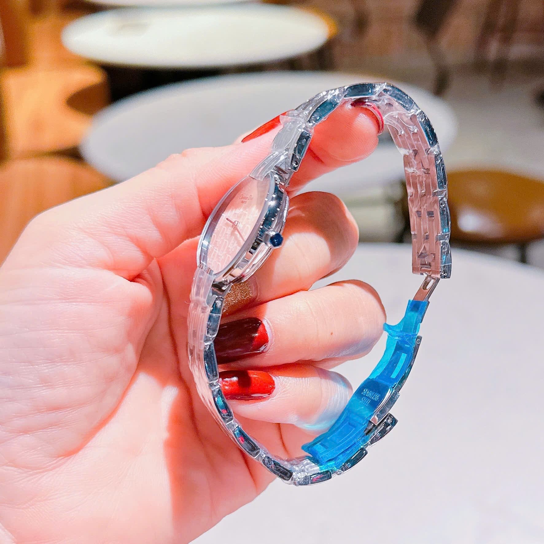 Đồng Hồ Christian Dior Họa Tiết Logo |Nữ Giới |Mặt Trắng |Dây Kim Loại Silver |Máy Pin (Quartz) |Size 28mm |donghogiatot.vn