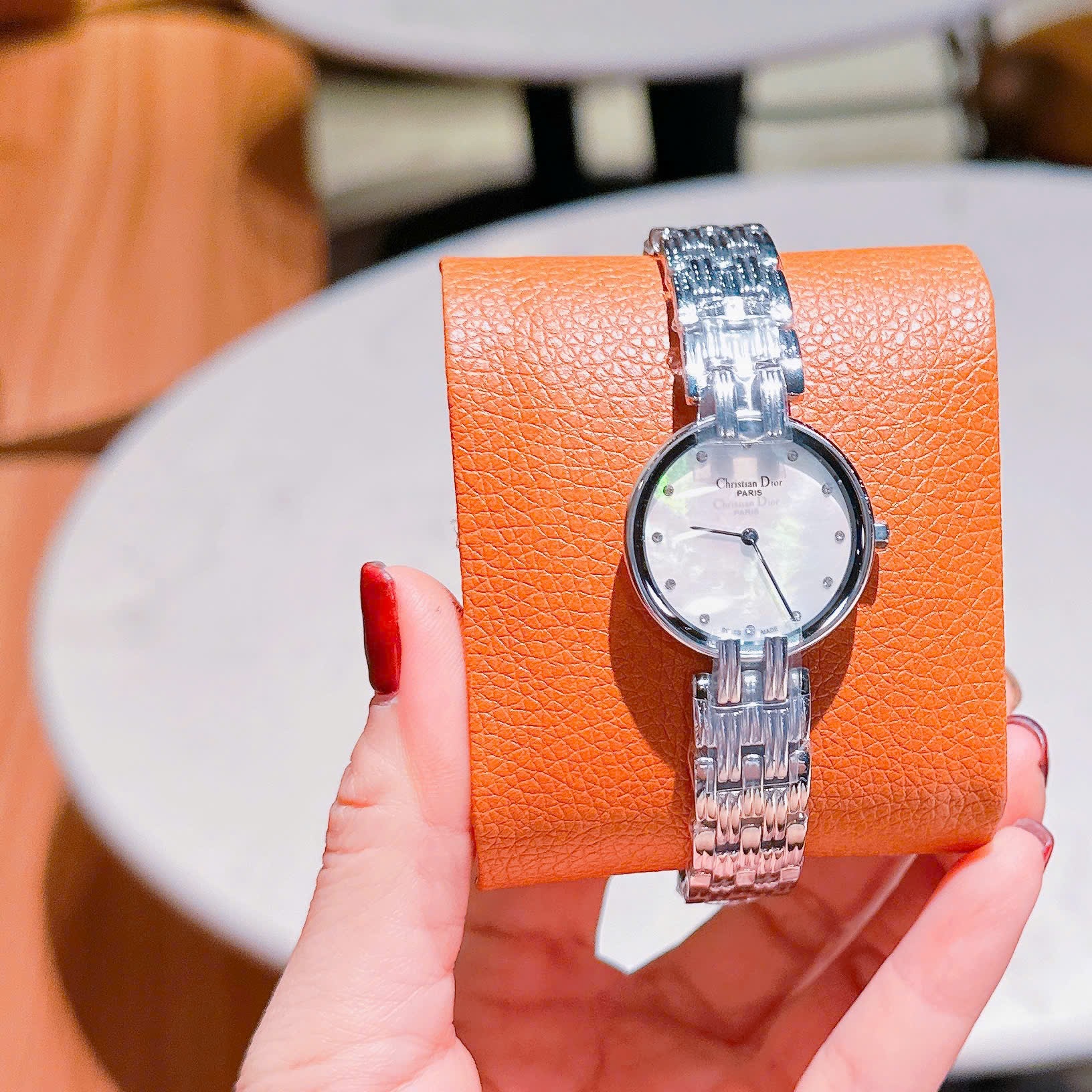 Đồng Hồ Christian Dior Khảm Trai |Nữ Giới |Mặt Trắng |Dây Kim Loại Silver |Máy Pin (Quartz) |Size 28mm |donghogiatot.vn