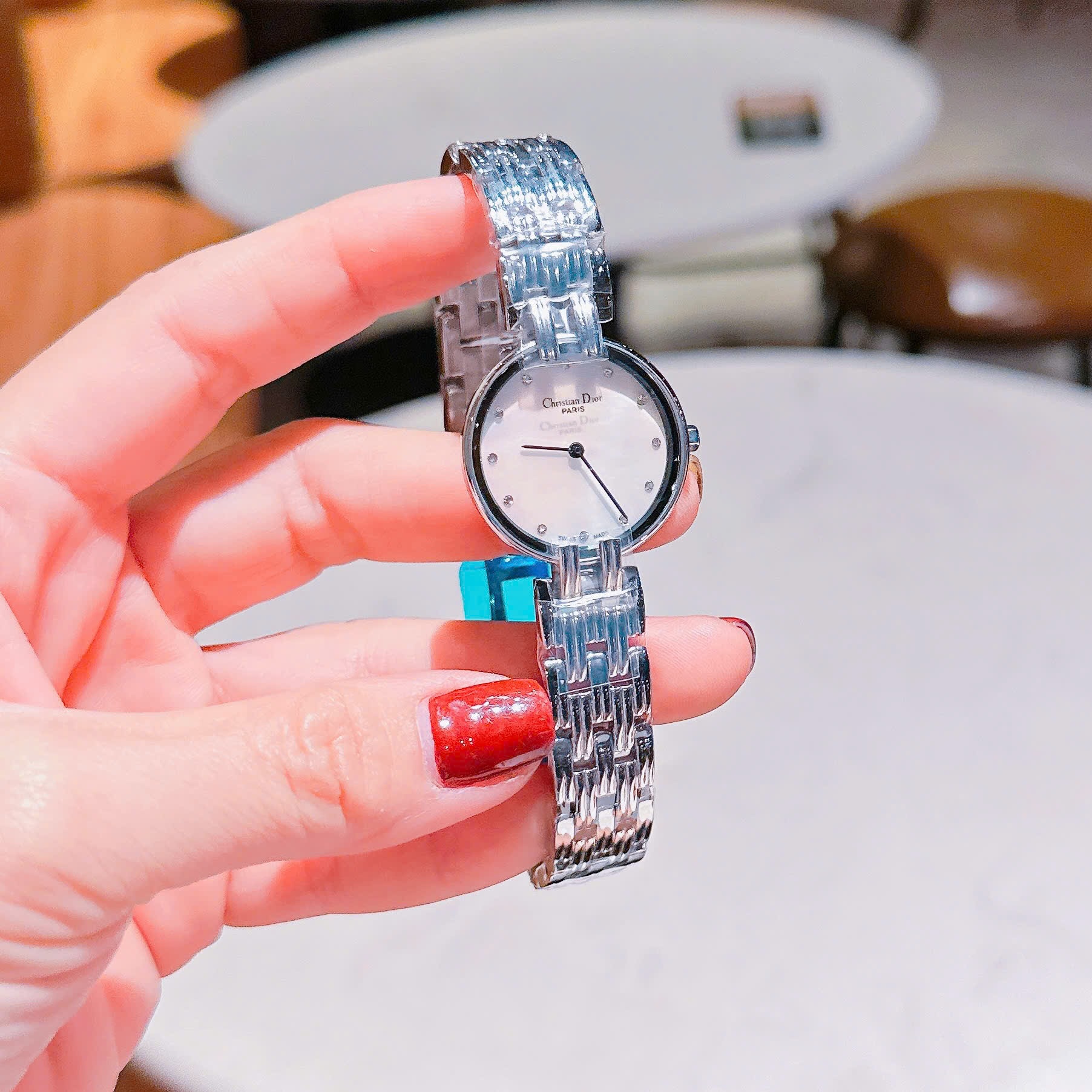 Đồng Hồ Christian Dior Khảm Trai |Nữ Giới |Mặt Trắng |Dây Kim Loại Silver |Máy Pin (Quartz) |Size 28mm |donghogiatot.vn