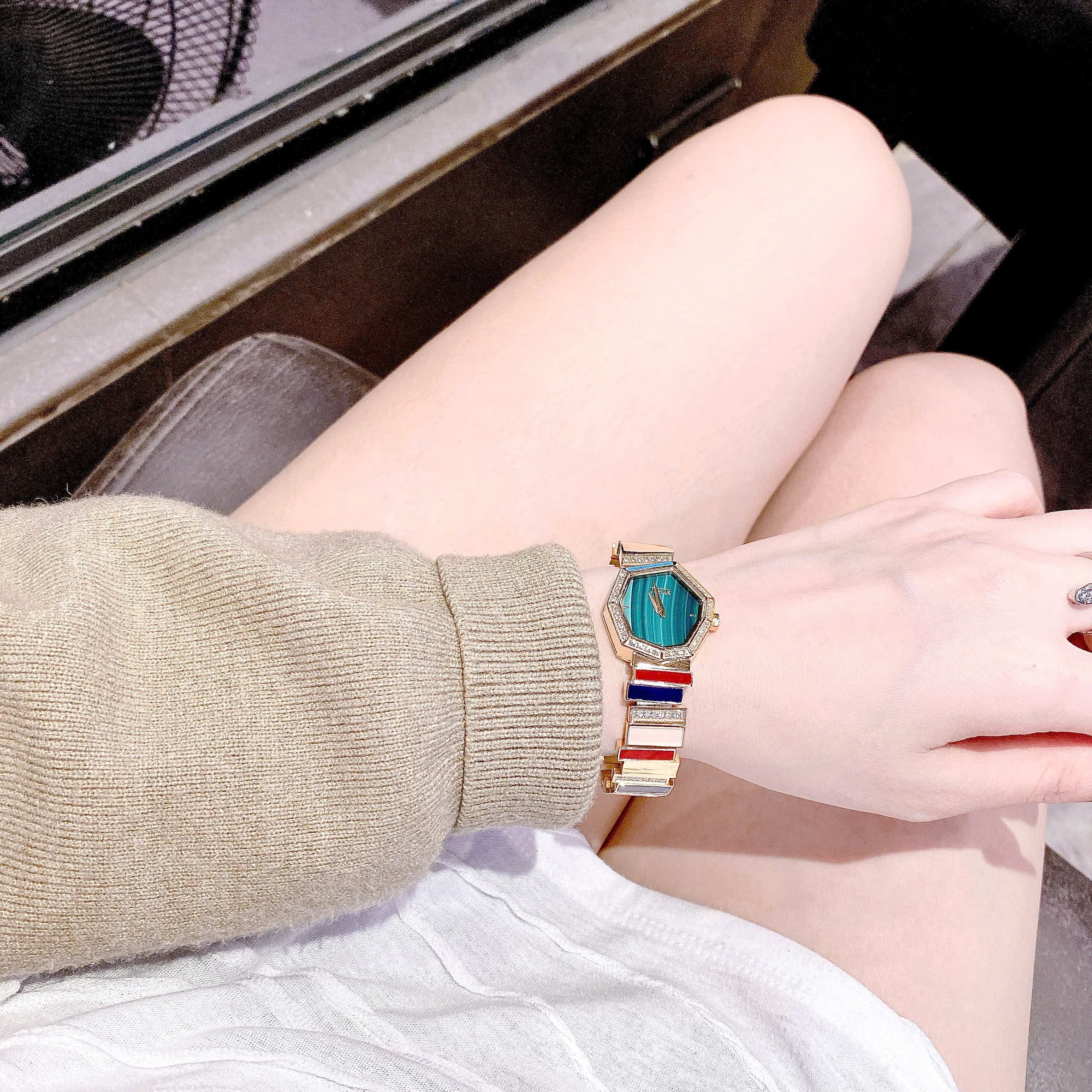 Đồng Hồ Christian Dior Gem |Nữ Giới |Xanh Lá |Vàng Gold |Vòng Tay Đính Đá Nhiều Màu |Máy Pin (Quartz) |Size 30mm |donghogiatot.vn