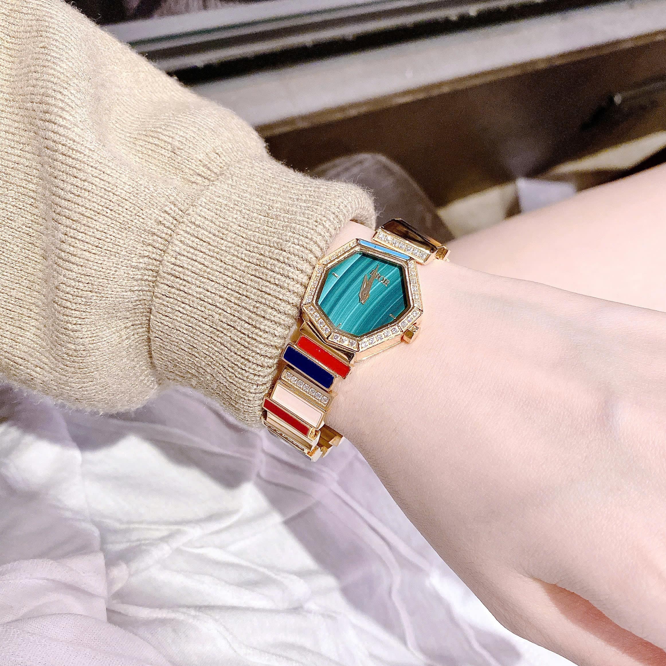 Đồng Hồ Christian Dior Gem |Nữ Giới |Xanh Lá |Vàng Gold |Vòng Tay Đính Đá Nhiều Màu |Máy Pin (Quartz) |Size 30mm |donghogiatot.vn