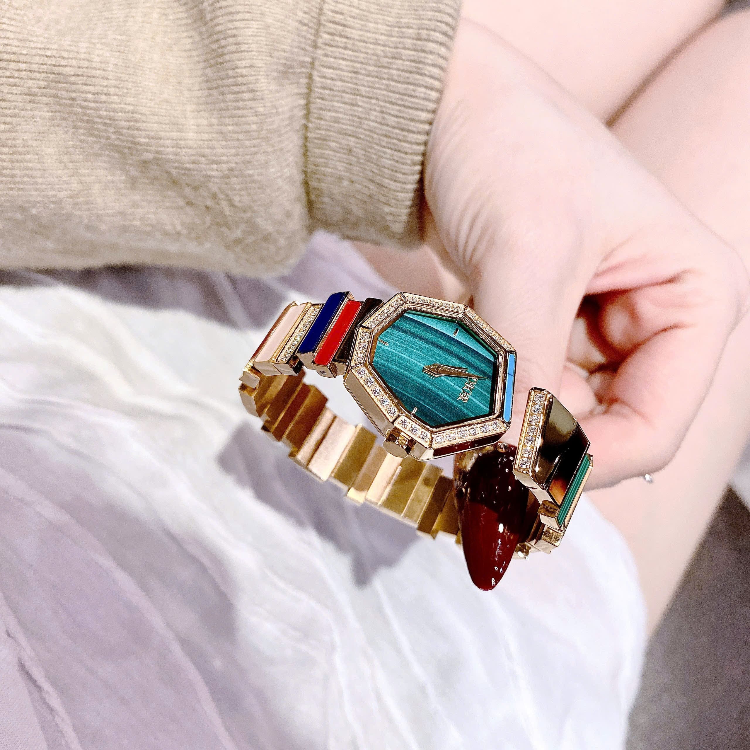 Đồng Hồ Christian Dior Gem |Nữ Giới |Xanh Lá |Vàng Gold |Vòng Tay Đính Đá Nhiều Màu |Máy Pin (Quartz) |Size 30mm |donghogiatot.vn