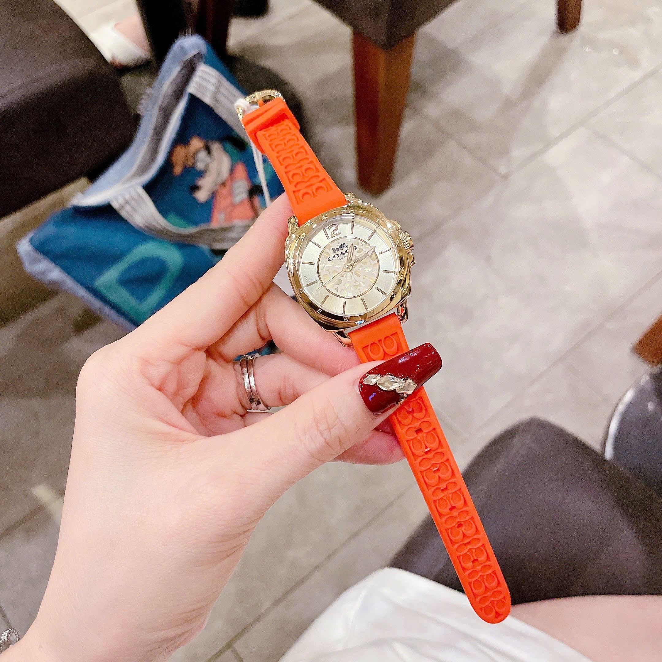 Đồng Hồ Coach Boyfriend |Nữ Giới |Mặt Vàng Gold |Dây Cao Su Cam |Máy Pin (Quartz) |Size 34mm |donghogiatot.vn