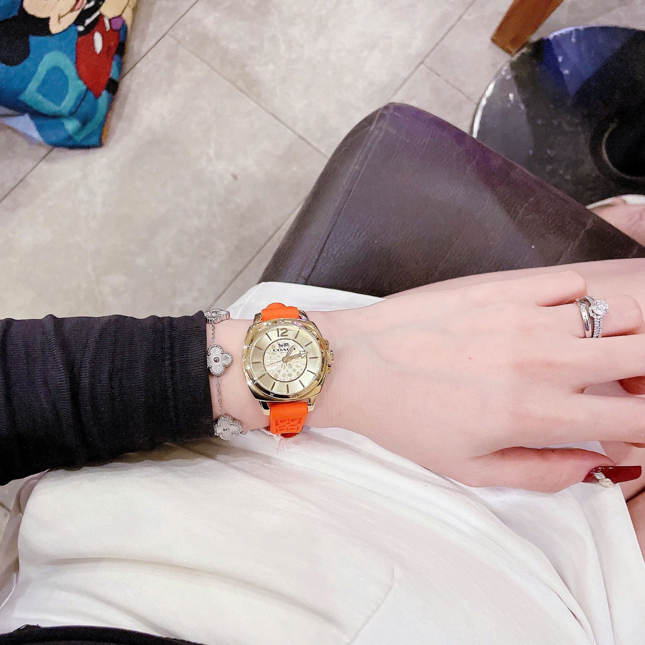 Đồng Hồ Coach Boyfriend |Nữ Giới |Mặt Vàng Gold |Dây Cao Su Cam |Máy Pin (Quartz) |Size 34mm |donghogiatot.vn