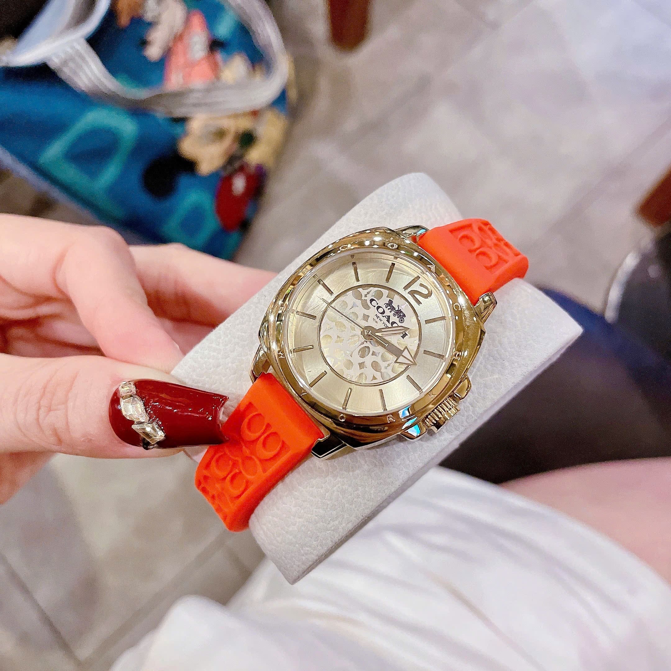 Đồng Hồ Coach Boyfriend |Nữ Giới |Mặt Vàng Gold |Dây Cao Su Cam |Máy Pin (Quartz) |Size 34mm |donghogiatot.vn