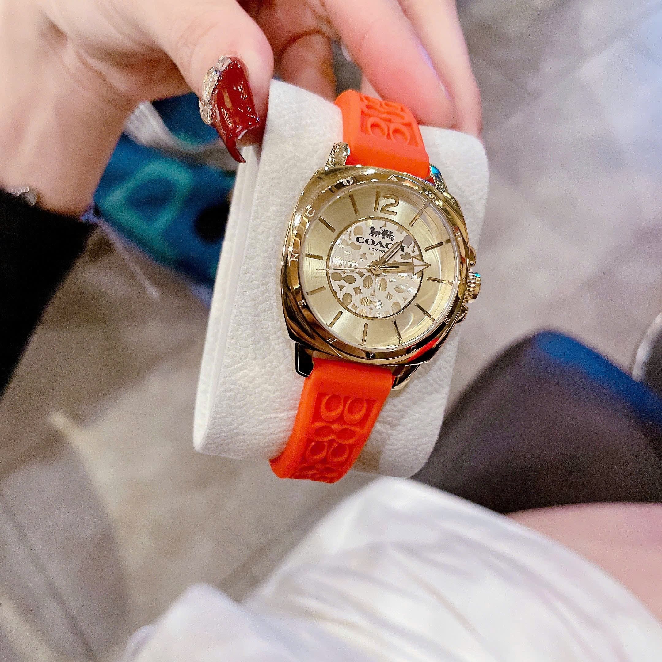 Đồng Hồ Coach Boyfriend |Nữ Giới |Mặt Vàng Gold |Dây Cao Su Cam |Máy Pin (Quartz) |Size 34mm |donghogiatot.vn