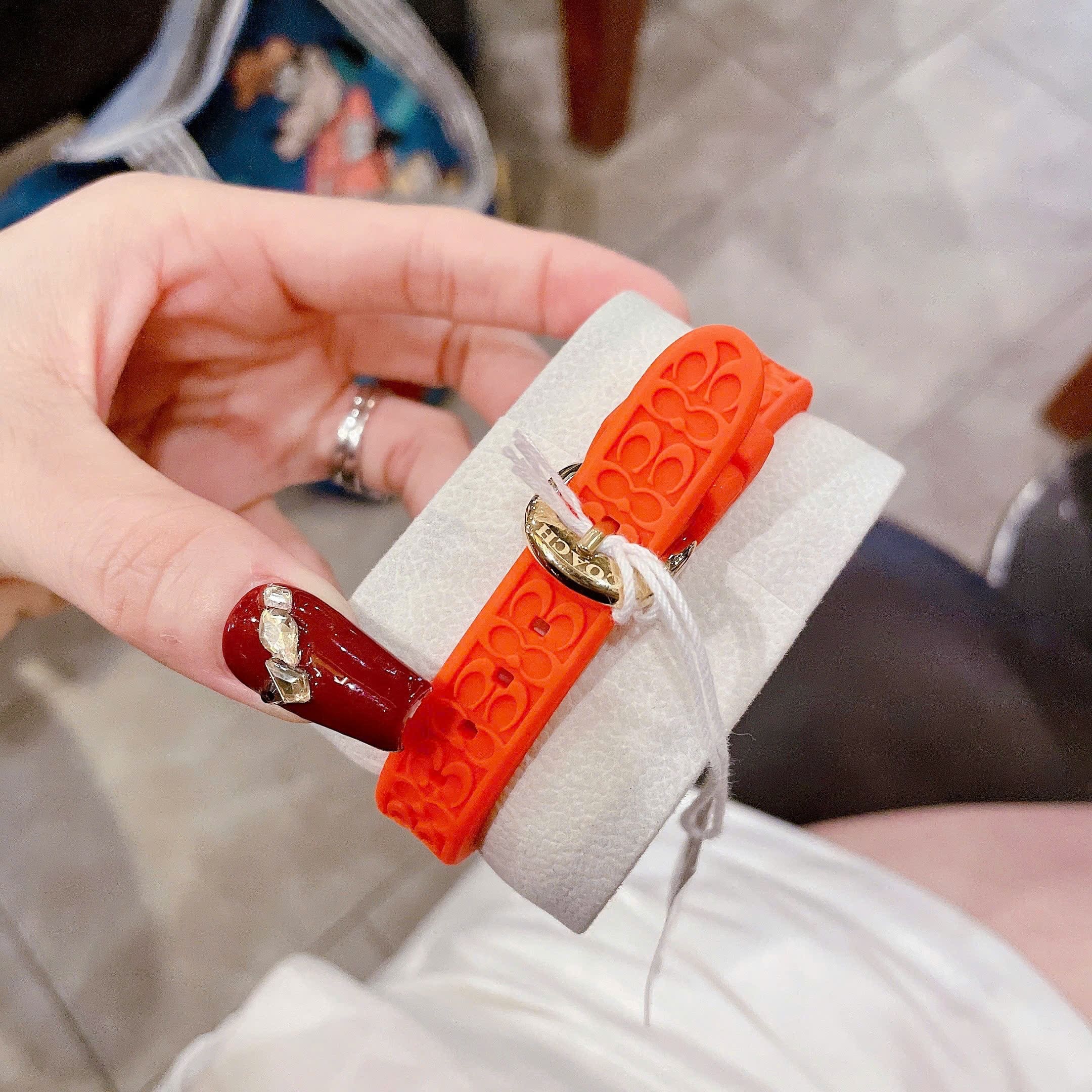 Đồng Hồ Coach Boyfriend |Nữ Giới |Mặt Vàng Gold |Dây Cao Su Cam |Máy Pin (Quartz) |Size 34mm |donghogiatot.vn