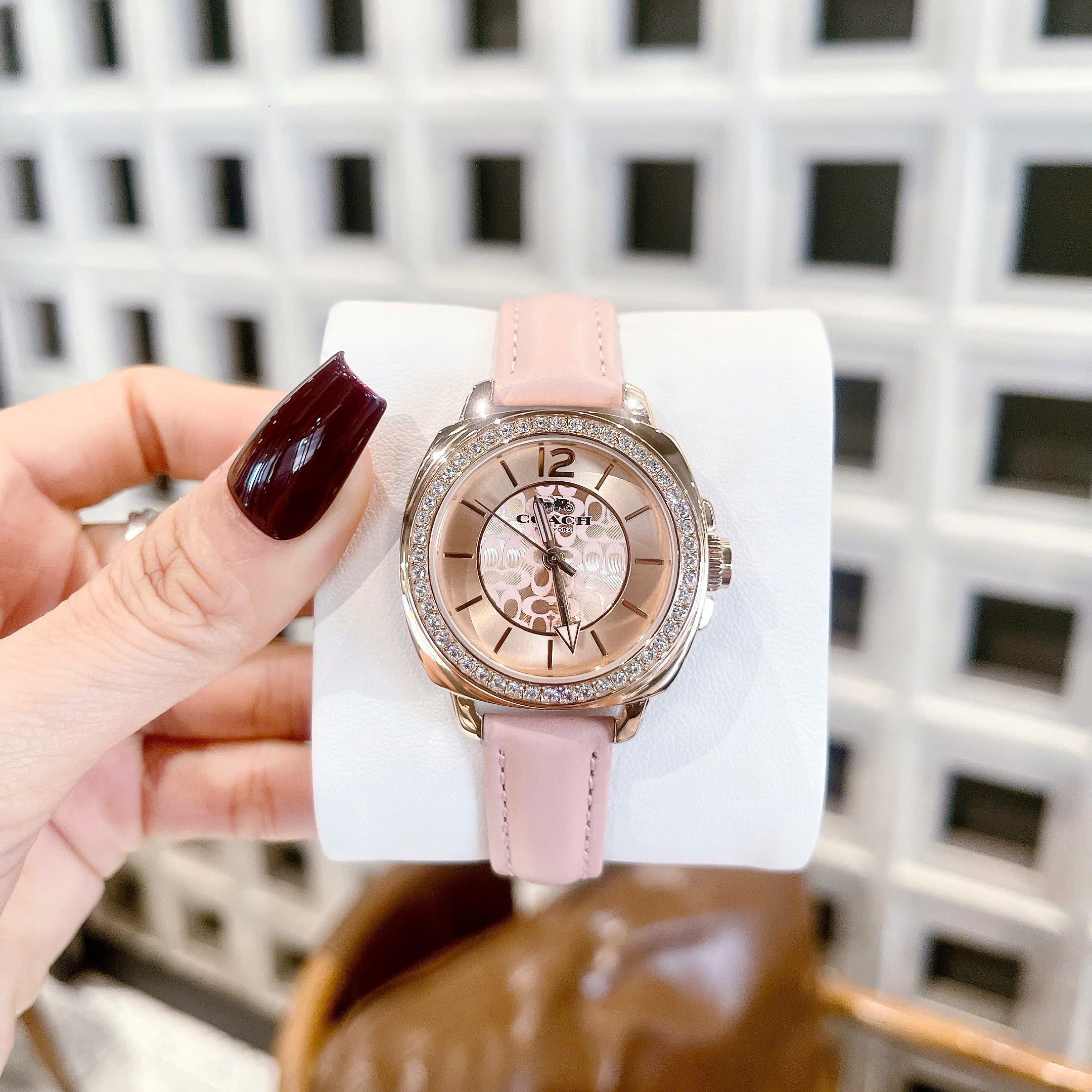 Đồng Hồ Coach Boyfriend |Nữ Giới |Rose Gold |Đính Đá |Dây Da Hồng |Máy Pin (Quartz) |Size 34mm |donghogiatot.vn