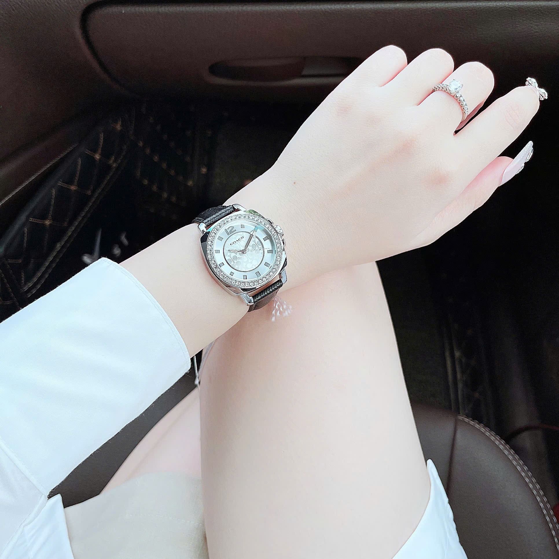 Đồng Hồ Coach Boyfriend |Nữ Giới |Silver |Đính Đá |Dây Da Đen |Máy Pin (Quartz) |Size 34mm |donghogiatot.vn