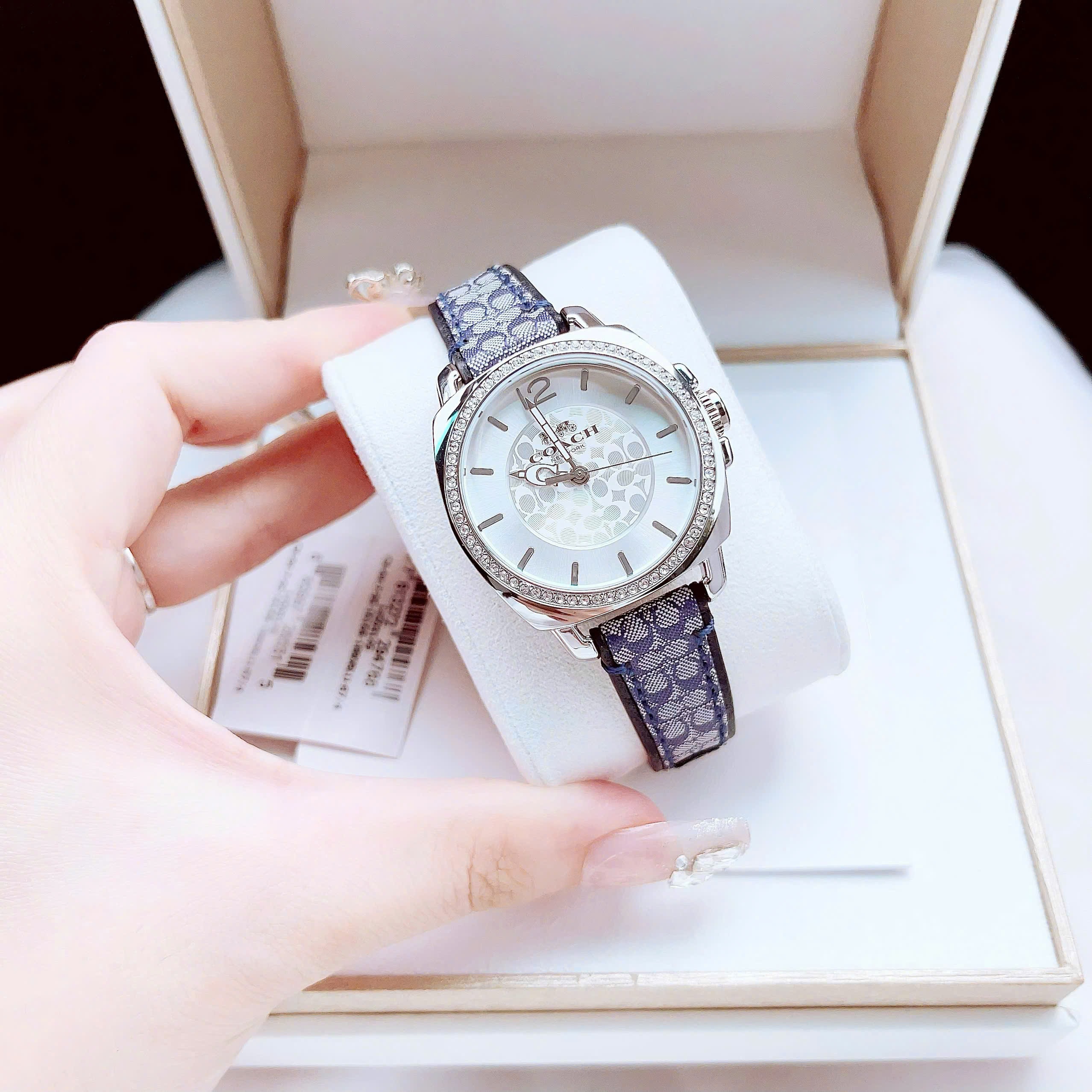 Đồng Hồ Coach Boyfriend |Nữ Giới |Silver |Đính Đá |Dây Da Xanh Dương |Máy Pin (Quartz) |Size 34mm |donghogiatot.vn