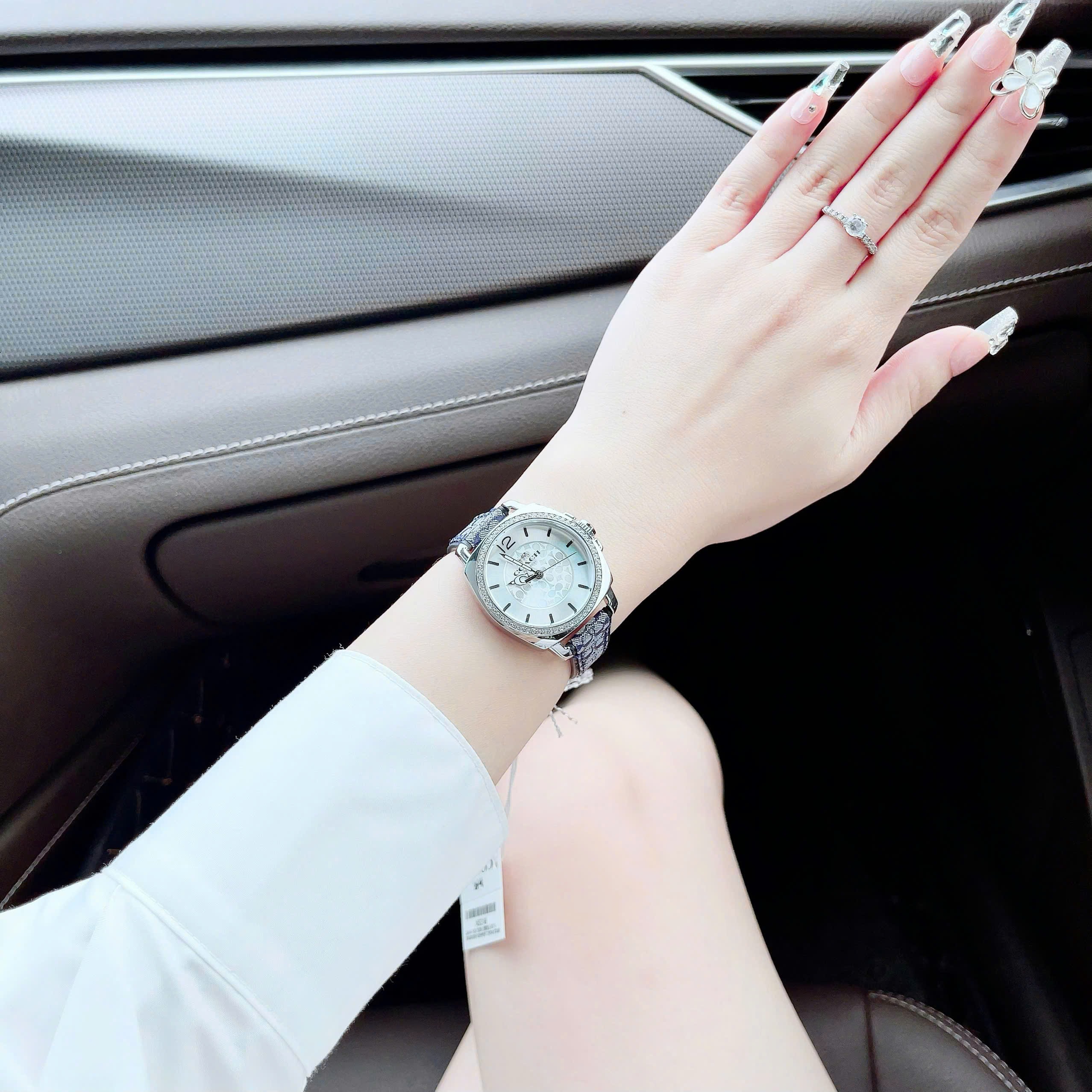 Đồng Hồ Coach Boyfriend |Nữ Giới |Silver |Đính Đá |Dây Da Xanh Dương |Máy Pin (Quartz) |Size 34mm |donghogiatot.vn