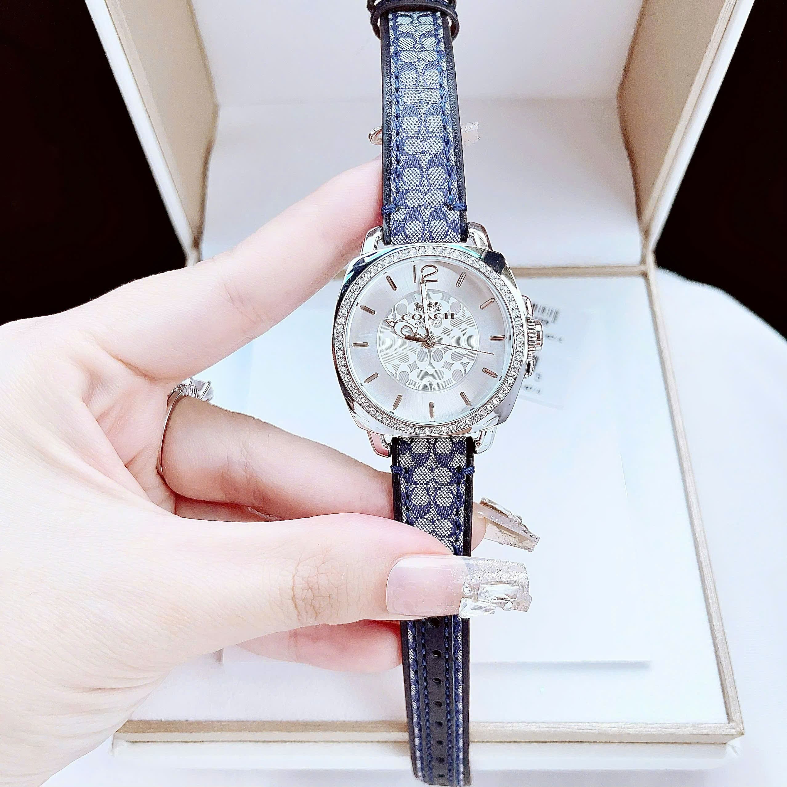 Đồng Hồ Coach Boyfriend |Nữ Giới |Silver |Đính Đá |Dây Da Xanh Dương |Máy Pin (Quartz) |Size 34mm |donghogiatot.vn