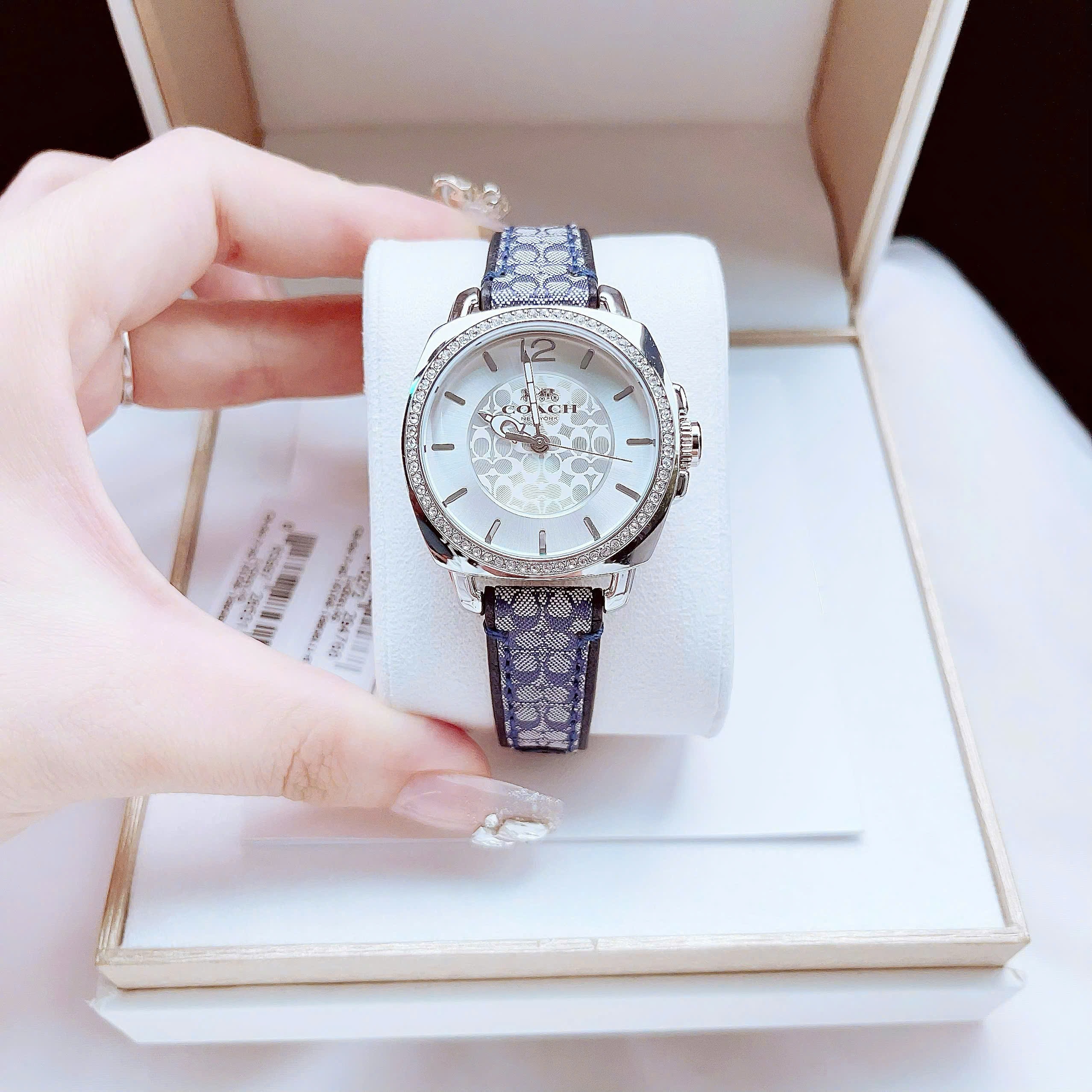 Đồng Hồ Coach Boyfriend |Nữ Giới |Silver |Đính Đá |Dây Da Xanh Dương |Máy Pin (Quartz) |Size 34mm |donghogiatot.vn