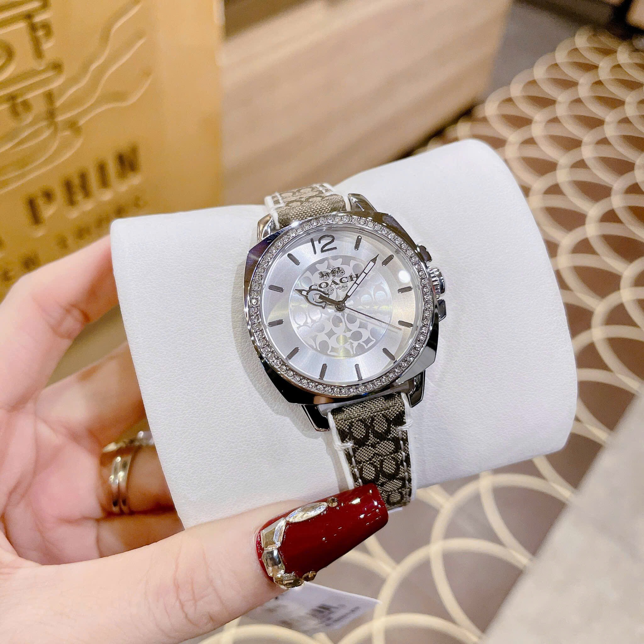 Đồng Hồ Coach Boyfriend |Nữ Giới |Silver |Đính Đá |Dây Vải Bọc Da Trắng |Máy Pin (Quartz) |Size 34mm |donghogiatot.vn