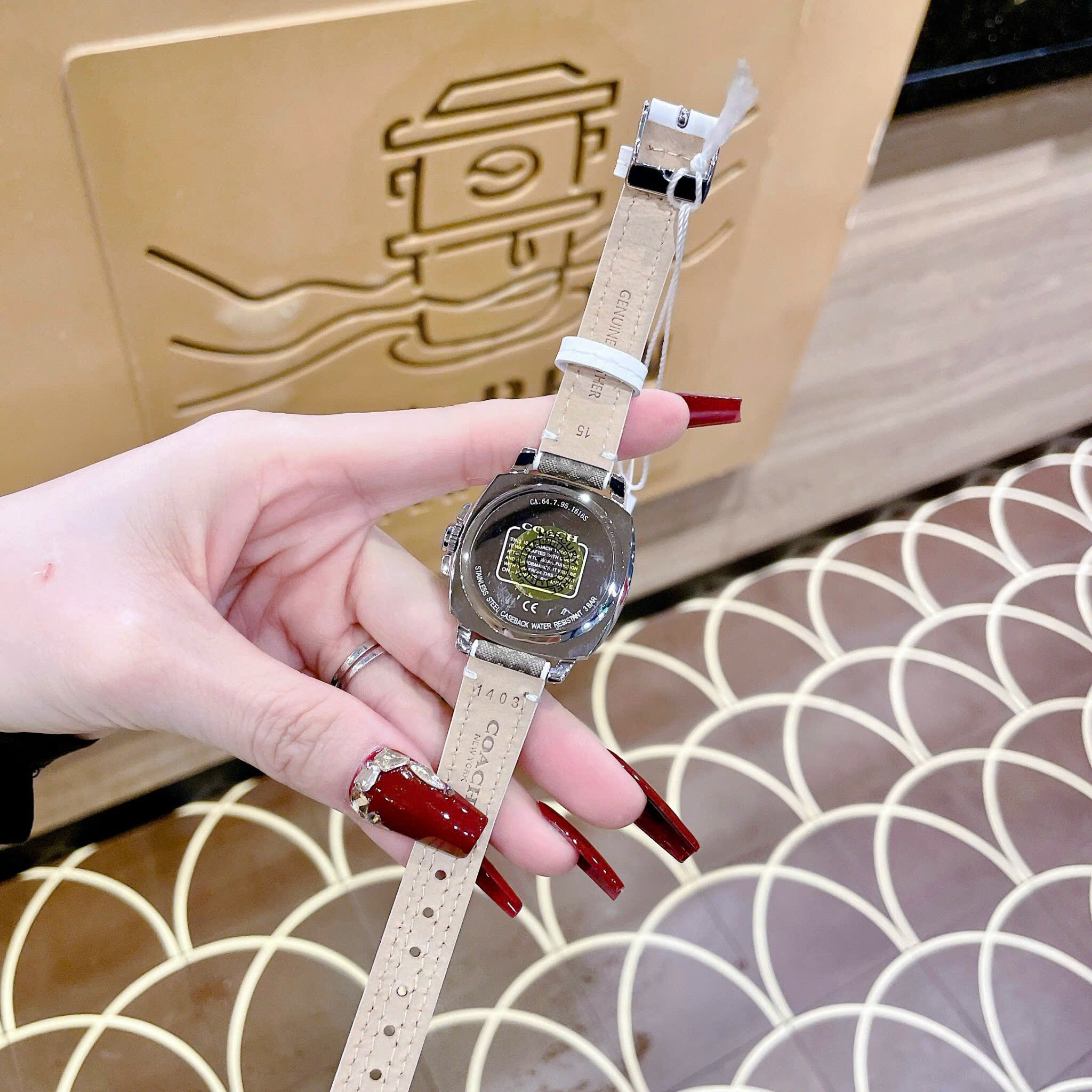 Đồng Hồ Coach Boyfriend |Nữ Giới |Silver |Đính Đá |Dây Vải Bọc Da Trắng |Máy Pin (Quartz) |Size 34mm |donghogiatot.vn