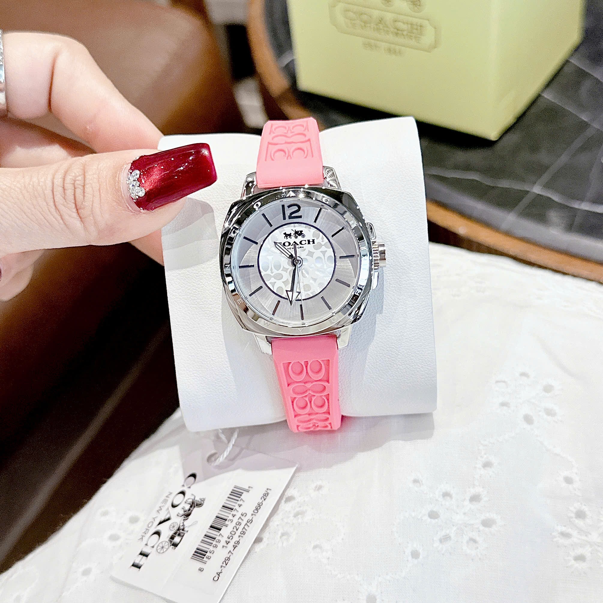 Đồng Hồ Coach Boyfriend |Nữ Giới |Trắng Silver |Dây Cao Su Màu Hồng |Máy Pin (Quartz) |Size 34mm |donghogiatot.vn