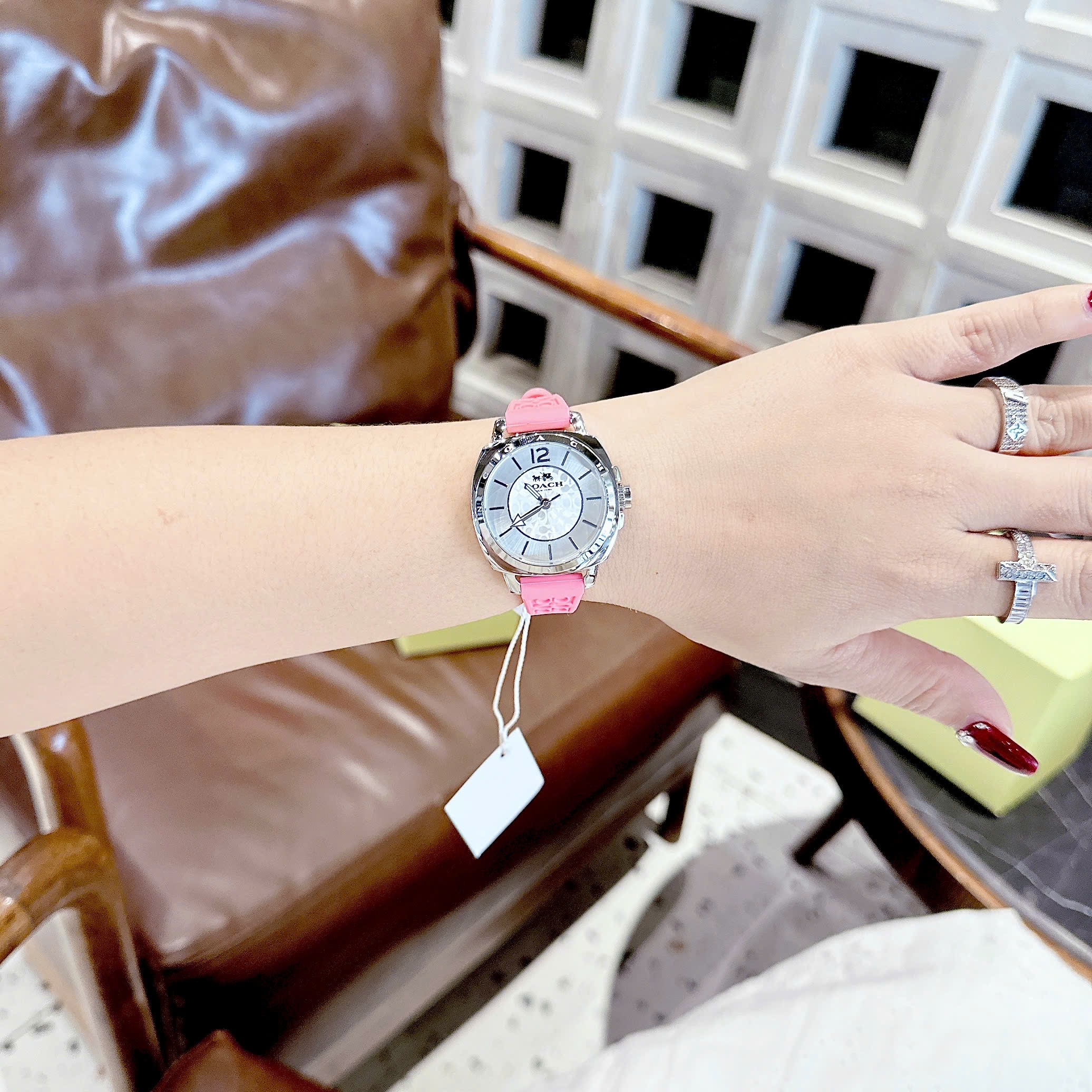 Đồng Hồ Coach Boyfriend |Nữ Giới |Trắng Silver |Dây Cao Su Màu Hồng |Máy Pin (Quartz) |Size 34mm |donghogiatot.vn
