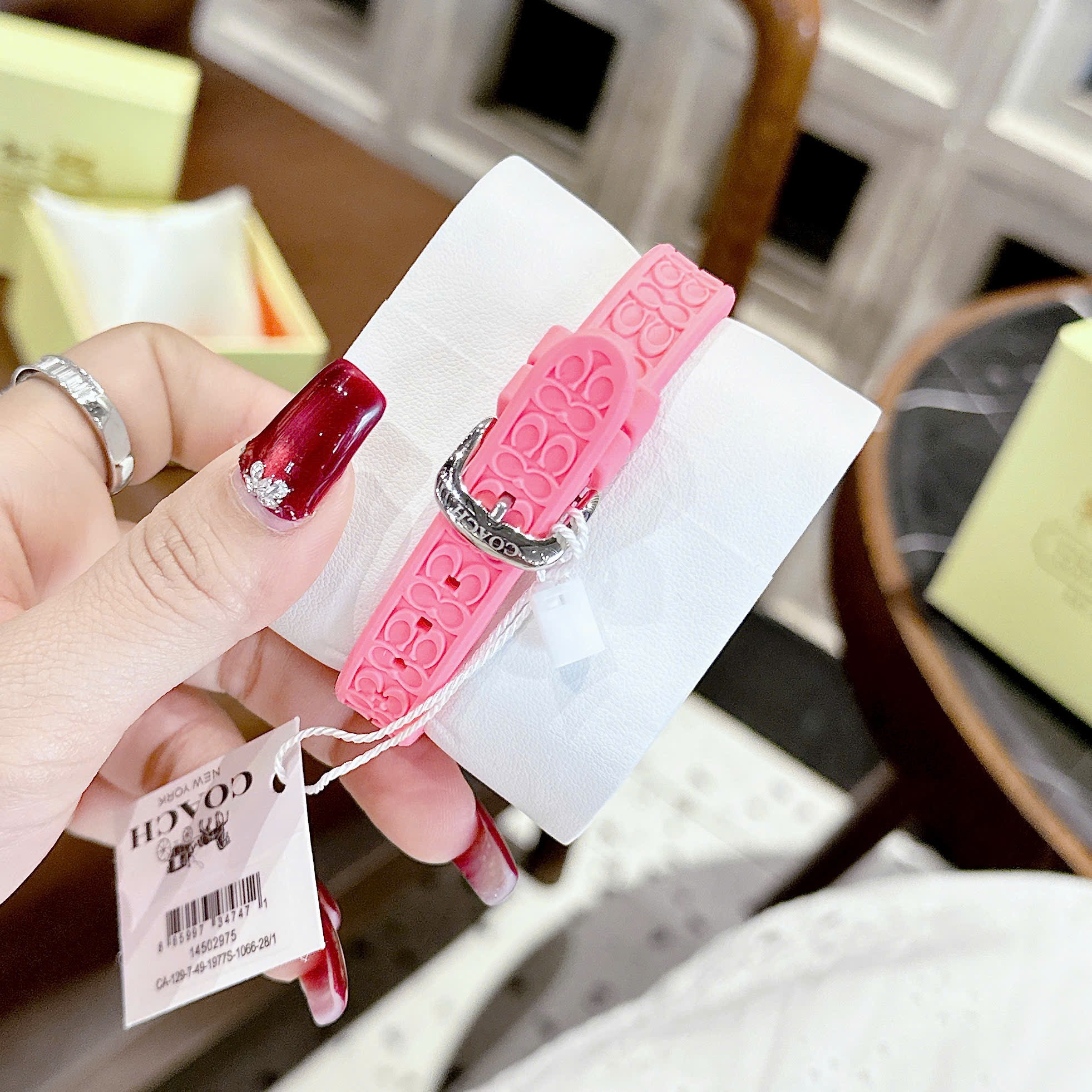 Đồng Hồ Coach Boyfriend |Nữ Giới |Trắng Silver |Dây Cao Su Màu Hồng |Máy Pin (Quartz) |Size 34mm |donghogiatot.vn