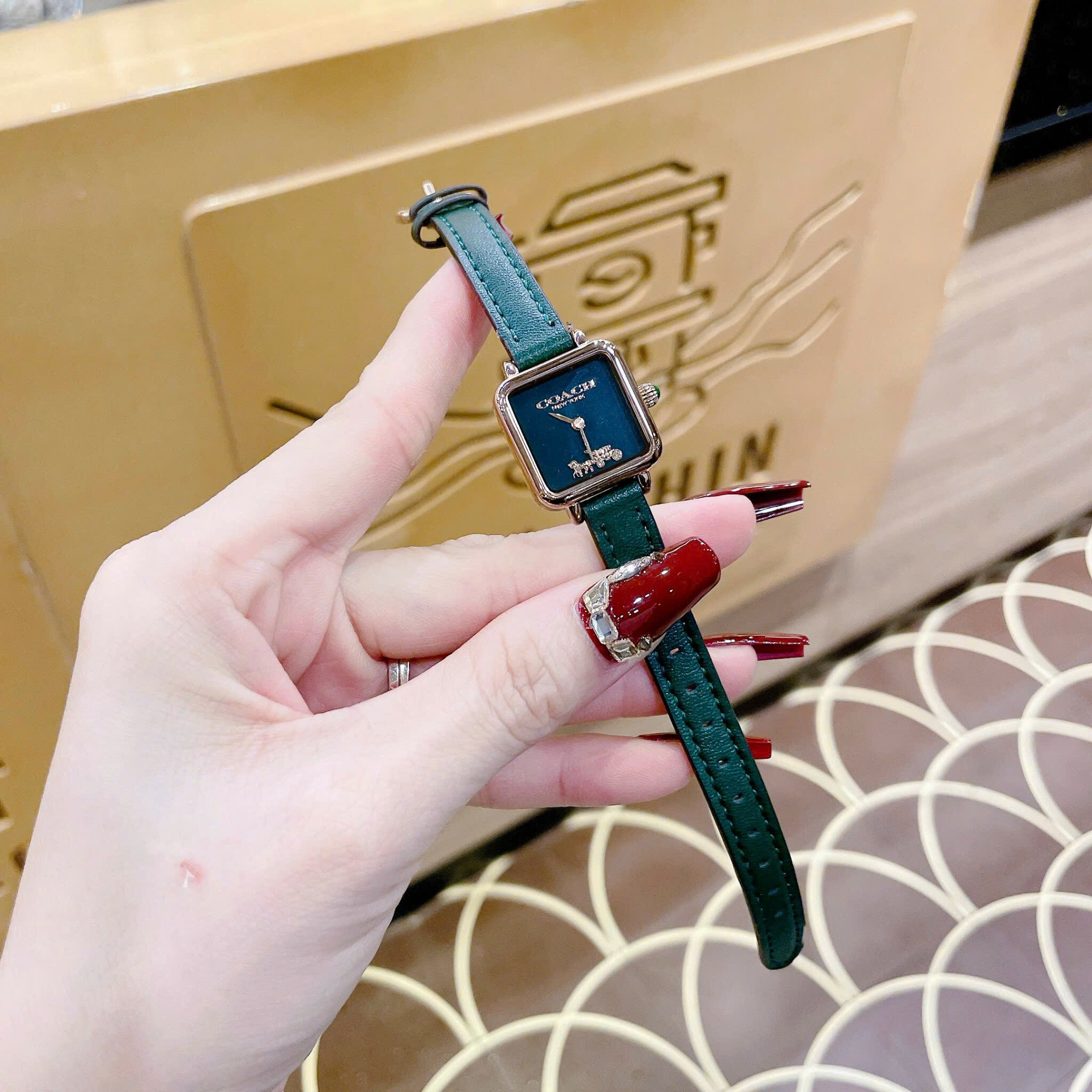 Đồng Hồ Coach Cass Signature |Nữ Giới |Mặt Vuông |Dây Da Xanh Lá |Máy Pin (Quartz) |Size 22mm |donghogiatot.vn
