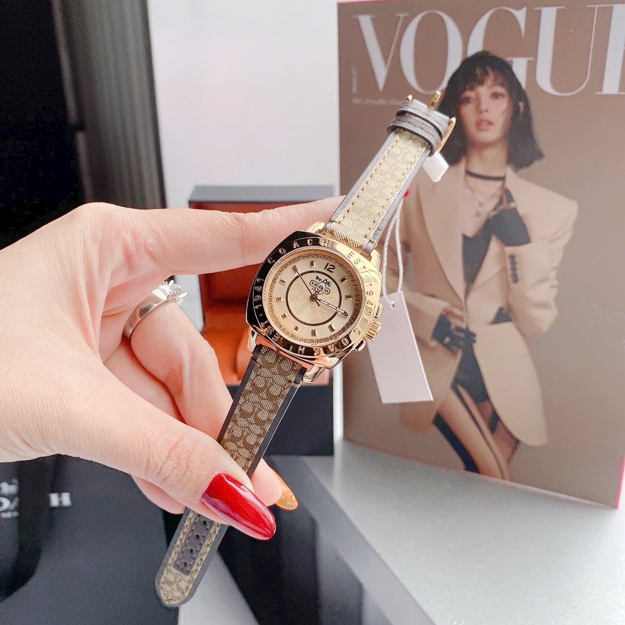 Đồng Hồ Coach EST 1941 |Nữ Giới |Mặt Vàng Gold |Dây Da Nâu |Máy Pin (Quartz) |Size 36mm |donghogiatot.vn