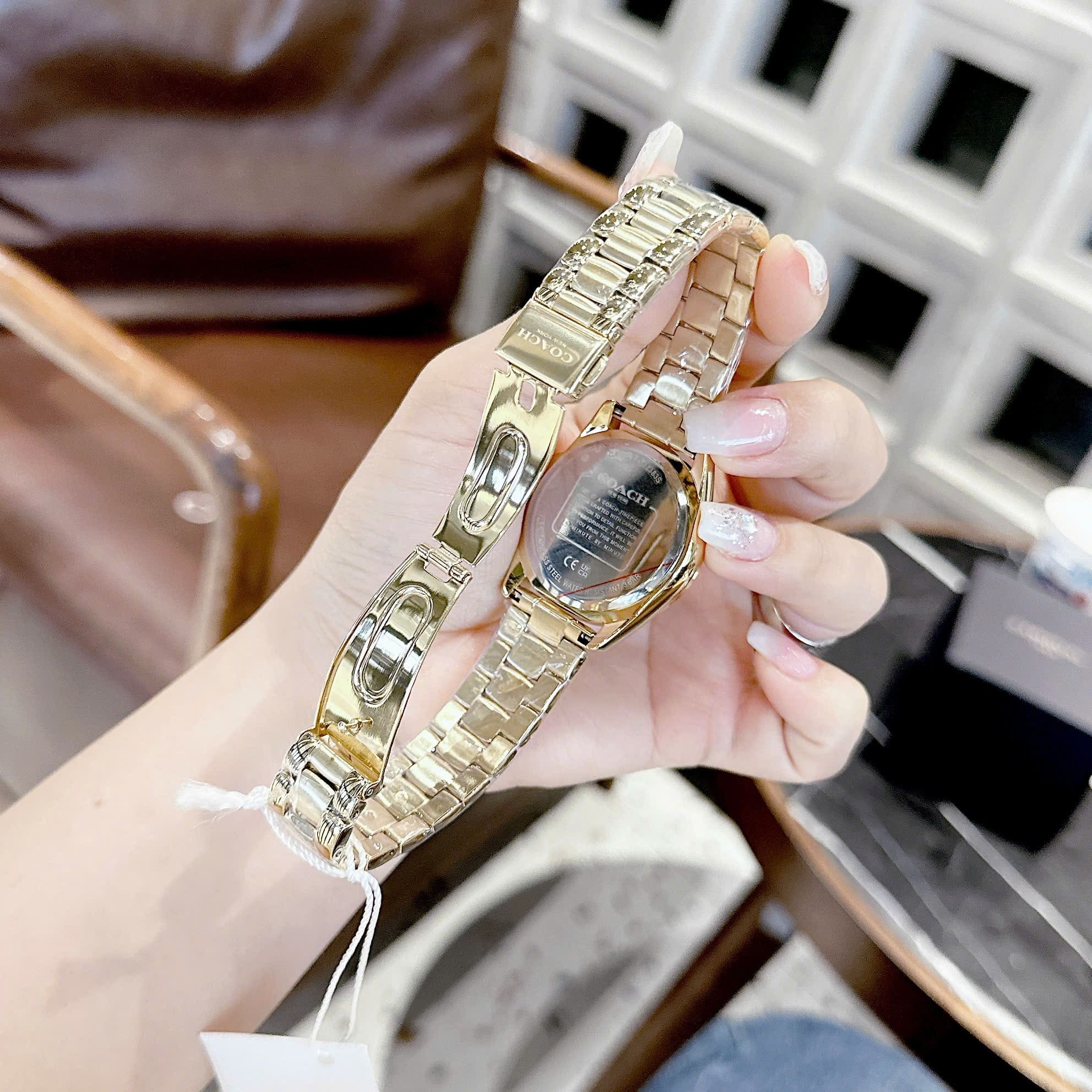 Đồng Hồ Coach |Nữ Giới |Đính Đá Nhiều Màu |Dây Kim Loại Vàng Gold |Máy Pin (Quartz) |Size 36mm |donghogiatot.vn
