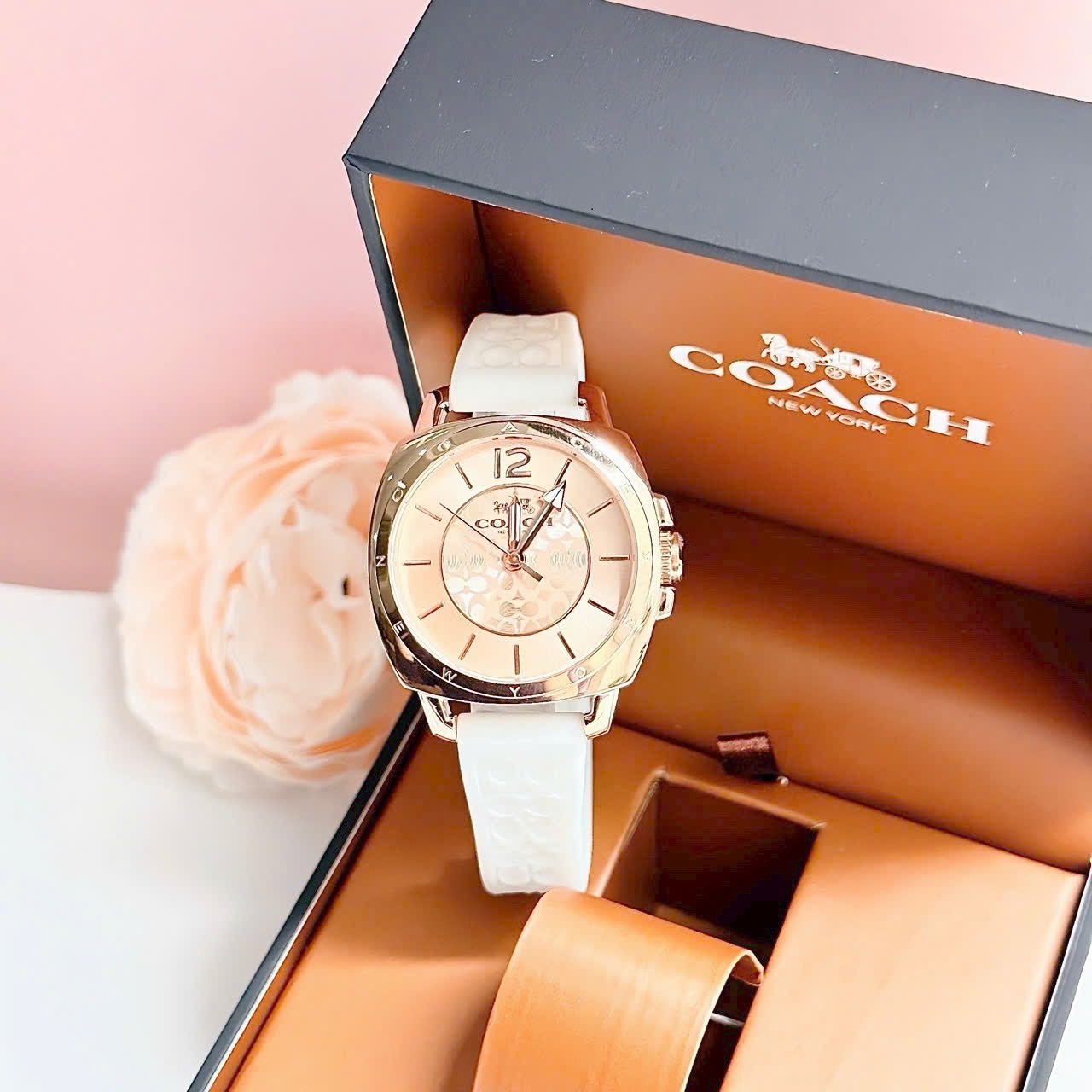 Đồng Hồ Coach New York Boyfriend |Nữ Giới |Rose Gold |Dây Cao Su Trắng |Máy Pin (Quartz) |Size 34mm |donghogiatot.vn