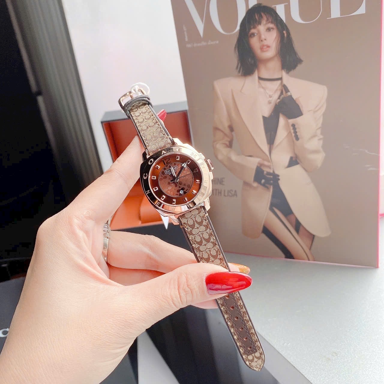 Đồng Hồ Coach New York |Nữ Giới |Mặt Nâu Đỏ |Dây Da Nâu |Máy Pin (Quartz) |Size 36mm |donghogiatot.vn