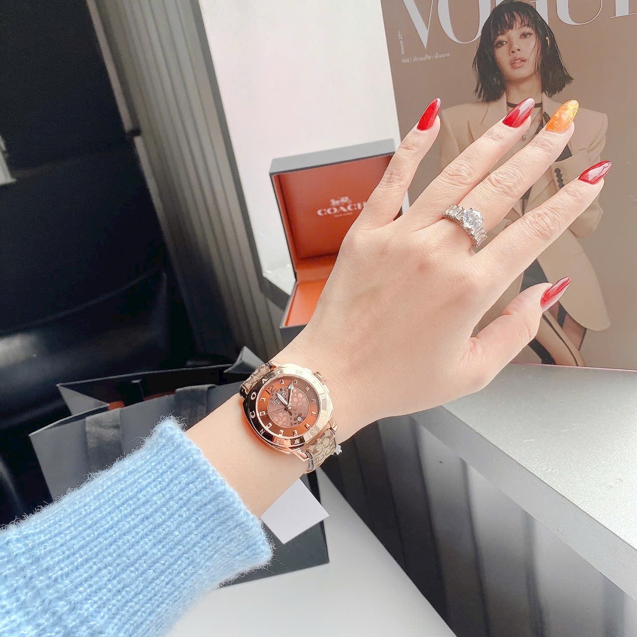 Đồng Hồ Coach New York |Nữ Giới |Mặt Nâu Đỏ |Dây Da Nâu |Máy Pin (Quartz) |Size 36mm |donghogiatot.vn