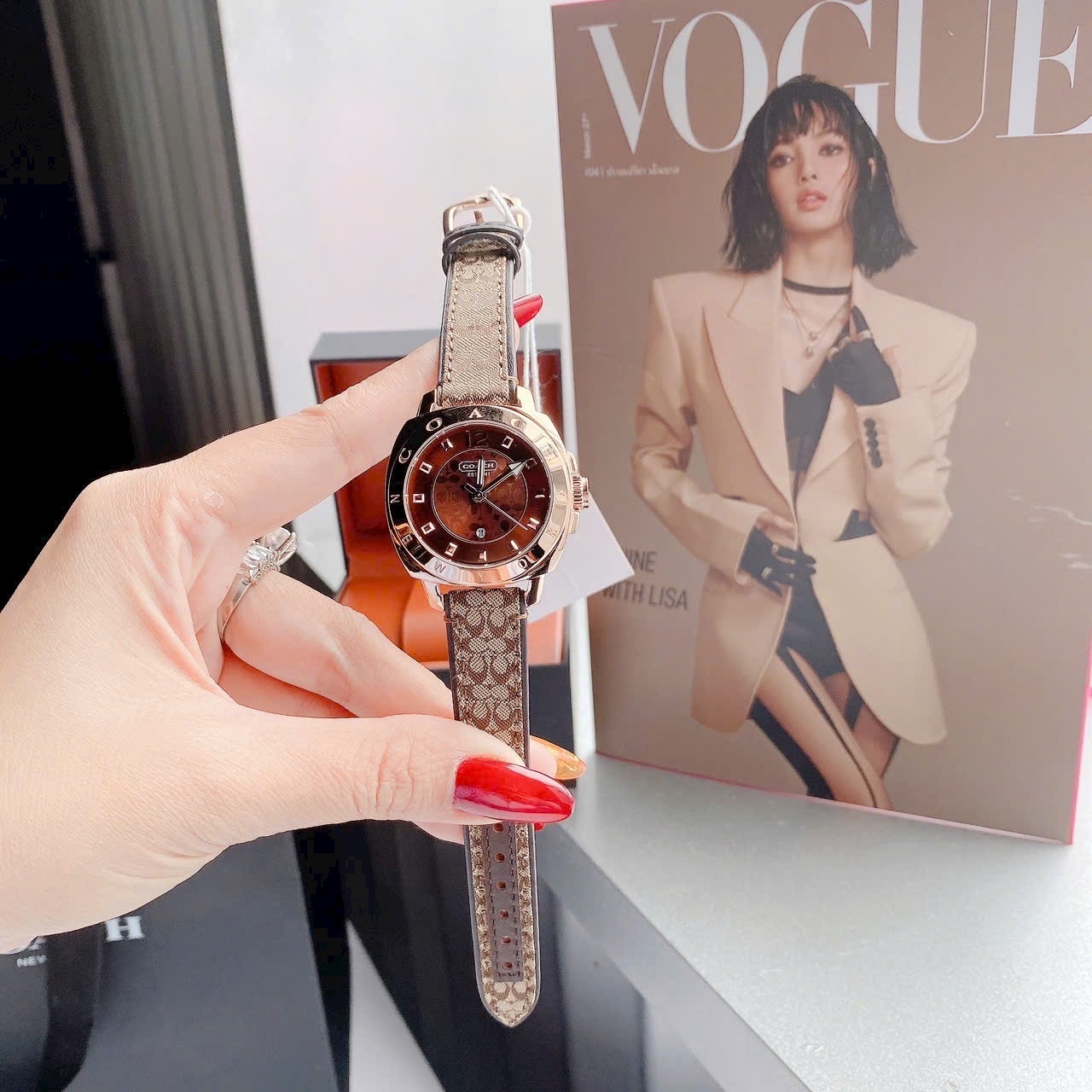 Đồng Hồ Coach New York |Nữ Giới |Mặt Nâu Đỏ |Dây Da Nâu |Máy Pin (Quartz) |Size 36mm |donghogiatot.vn