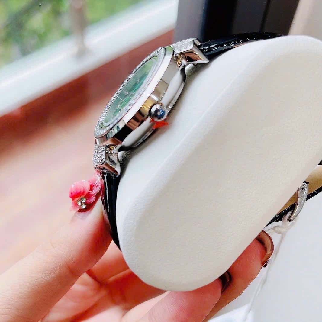 Đồng Hồ Davena 3 Kim |Nữ Giới |Xanh Lá |Đính Đá |Dây Da Đen |Máy Pin (Máy Quartz) |Size 32mm |donghogiatot.vn