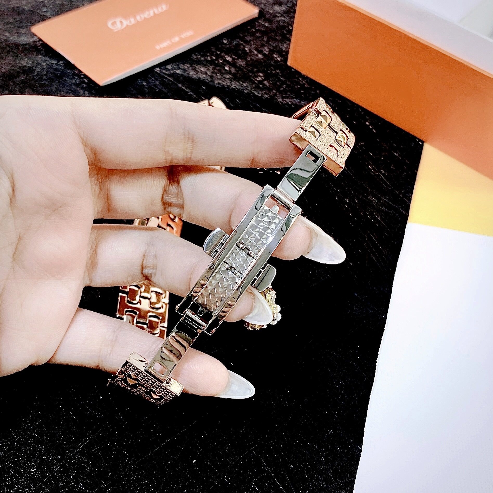 Đồng Hồ Davena Crystal |Nữ Giới |Rose Gold |Full Đá  |Dây Kim Loại |Máy Pin (Quartz) |Size 30mm |donghogiatot.vn