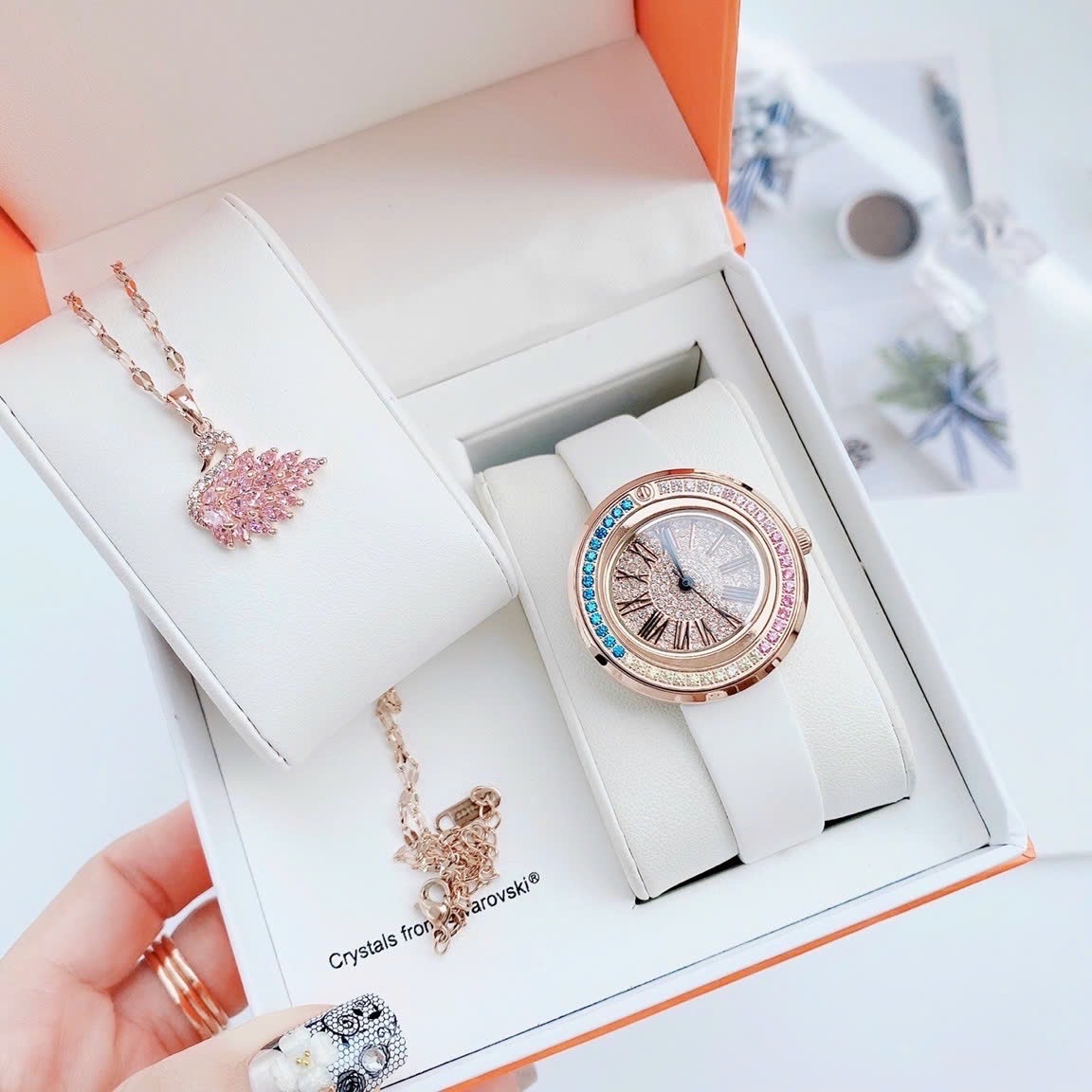 Đồng Hồ Davena Rose Gold |Nữ Giới |Đính Đá Nhiều Màu |Dây Da Trắng |Máy Pin (Quartz) |Size 30mm |donghogiatot.vn
